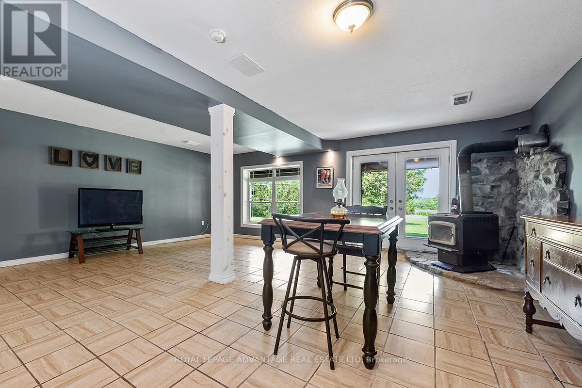 












541 PIONEER ROAD

,
Merrickville-Wolford,




Ontario
K0G1N0

