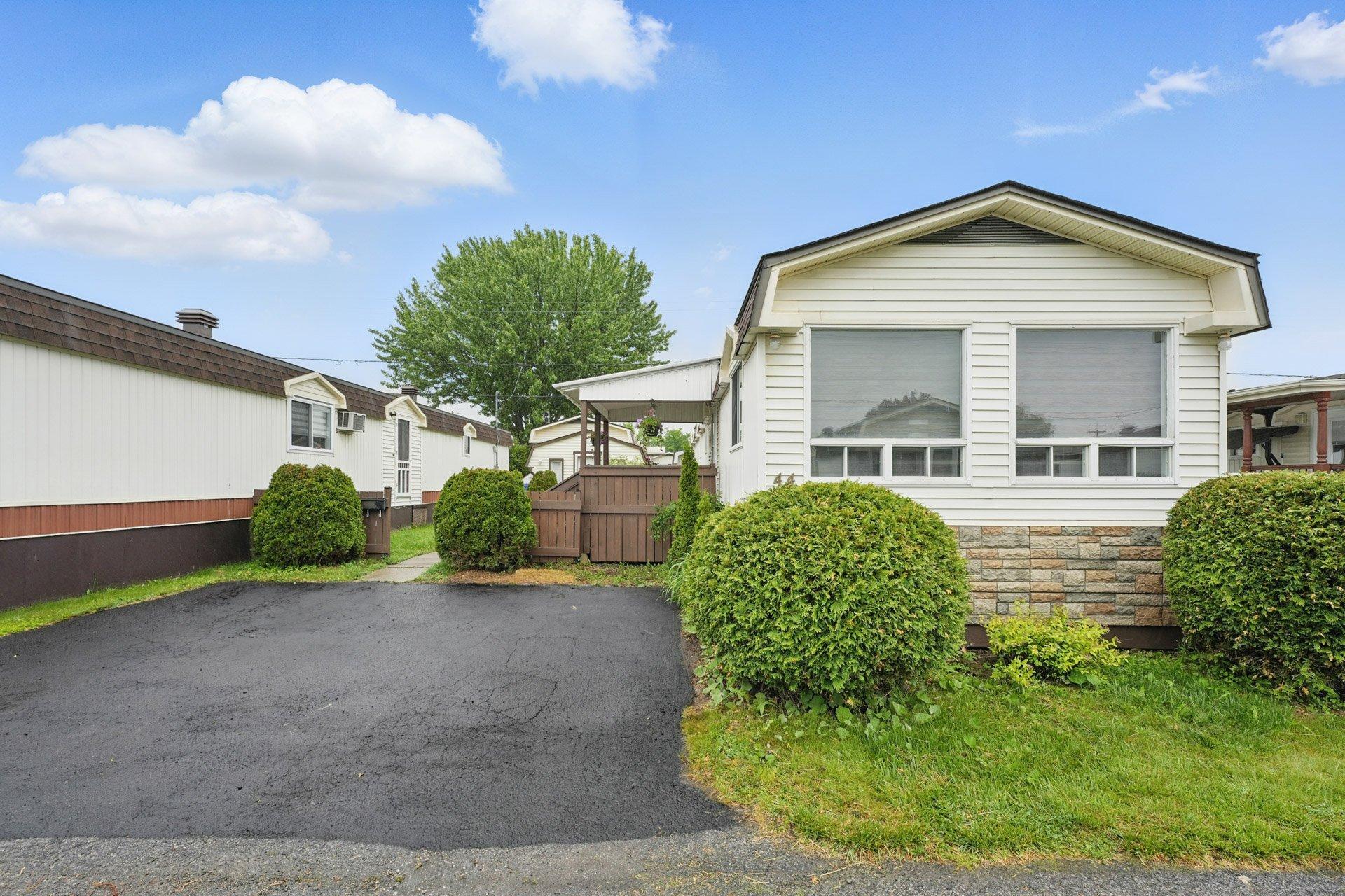 









44


10e Avenue O.

,
Gatineau (Gatineau),




QC
J8T6N3

