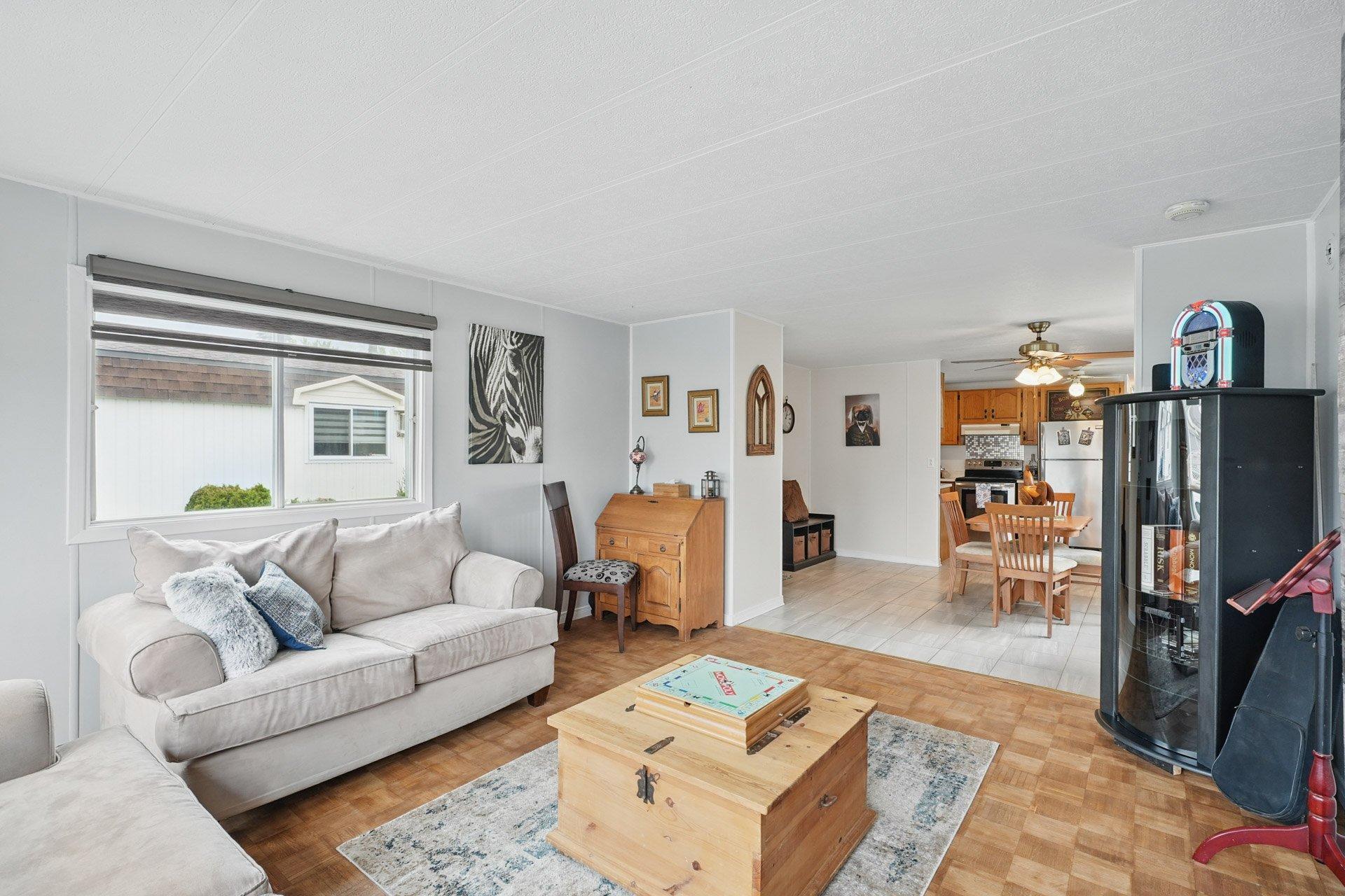 









44


10e Avenue O.

,
Gatineau (Gatineau),




QC
J8T6N3

