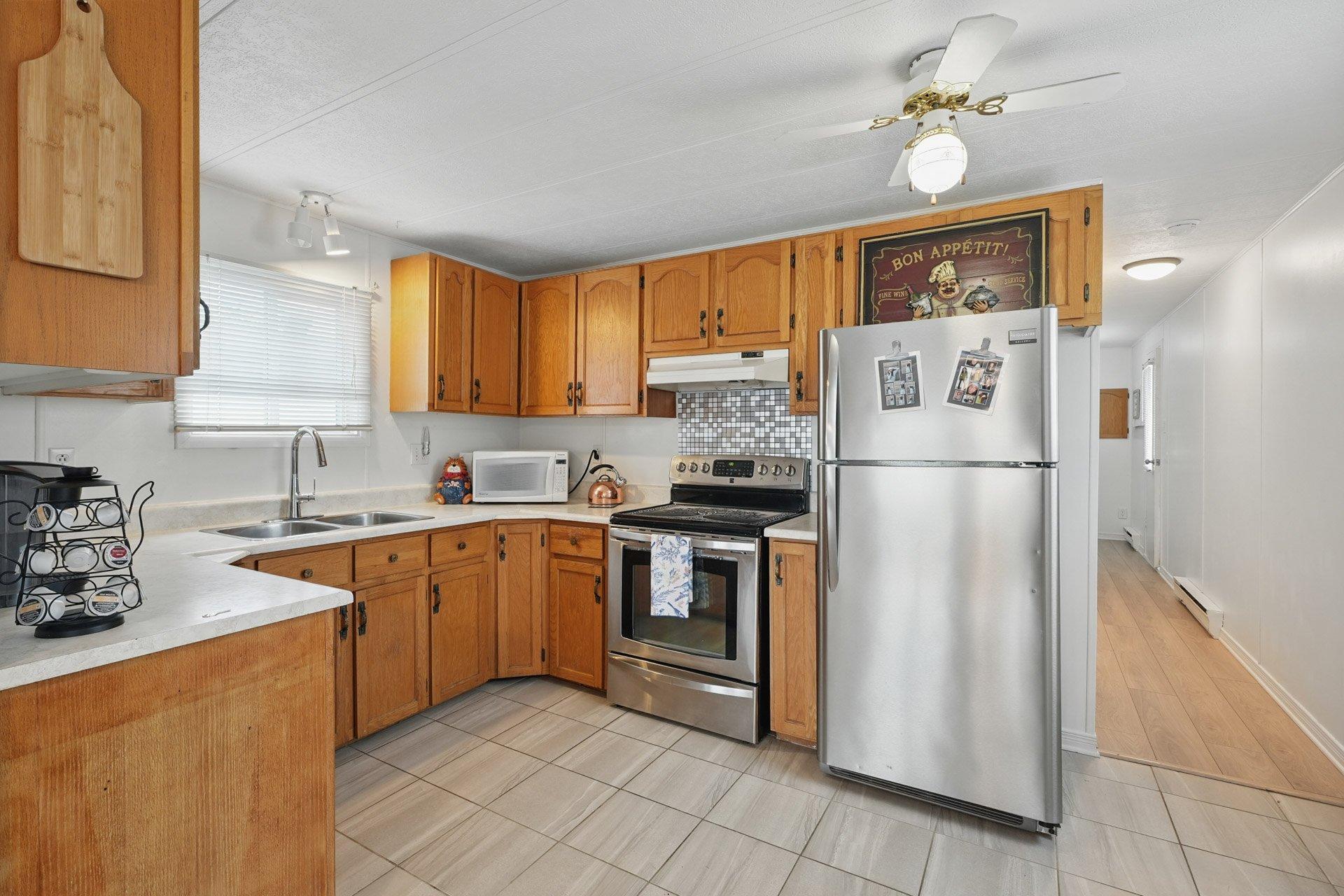 









44


10e Avenue O.

,
Gatineau (Gatineau),




QC
J8T6N3

