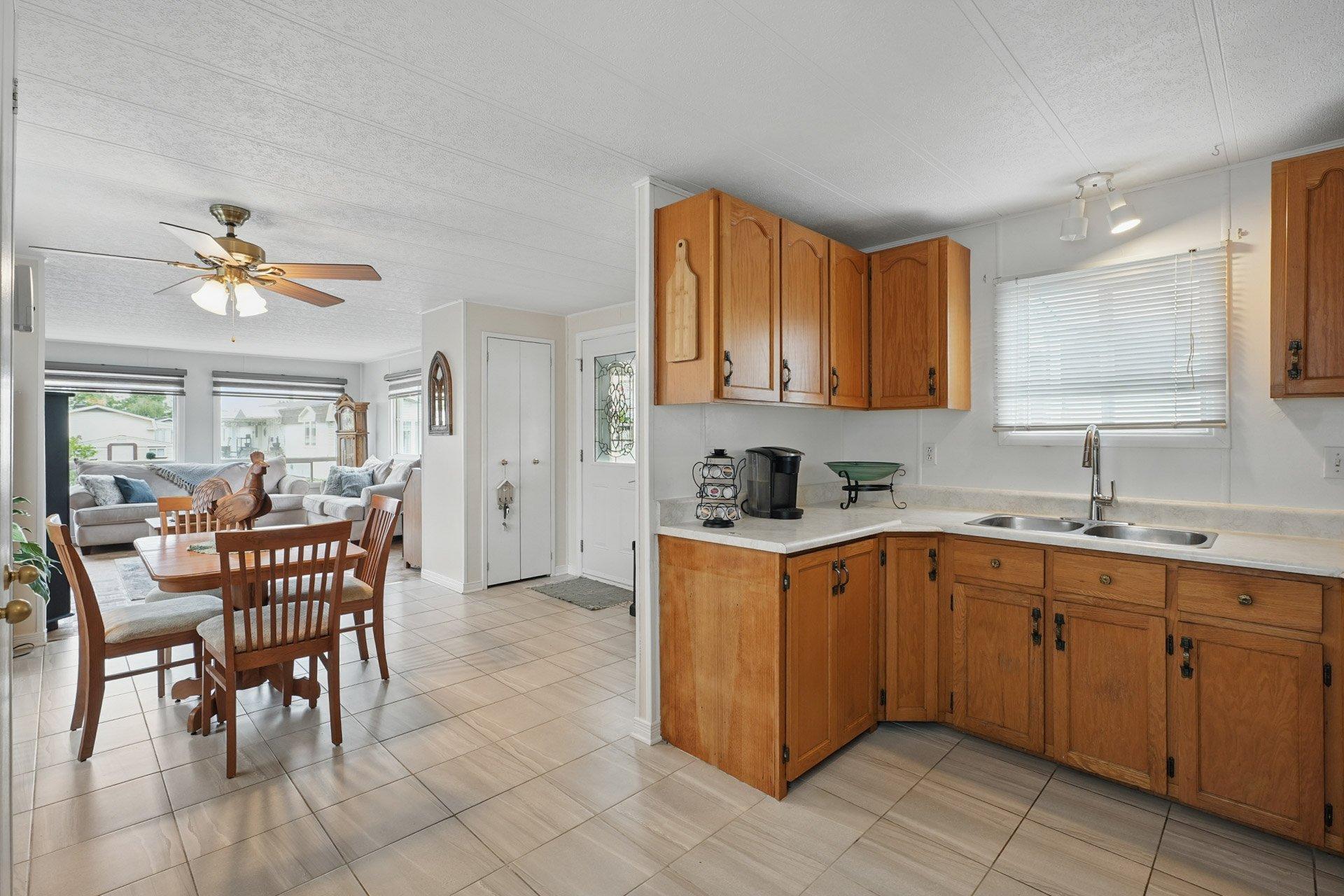 









44


10e Avenue O.

,
Gatineau (Gatineau),




QC
J8T6N3


