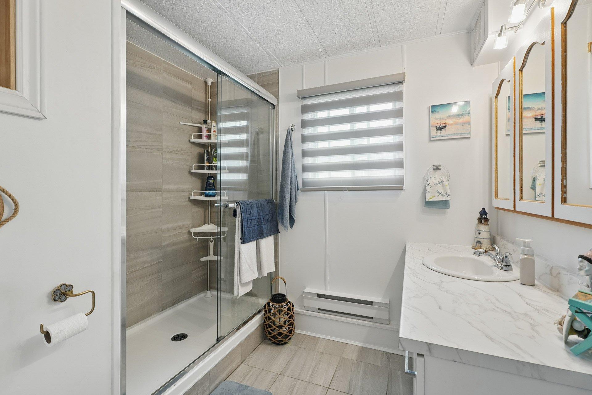 









44


10e Avenue O.

,
Gatineau (Gatineau),




QC
J8T6N3

