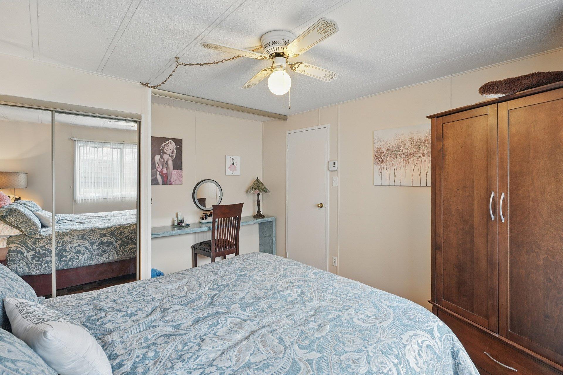 









44


10e Avenue O.

,
Gatineau (Gatineau),




QC
J8T6N3

