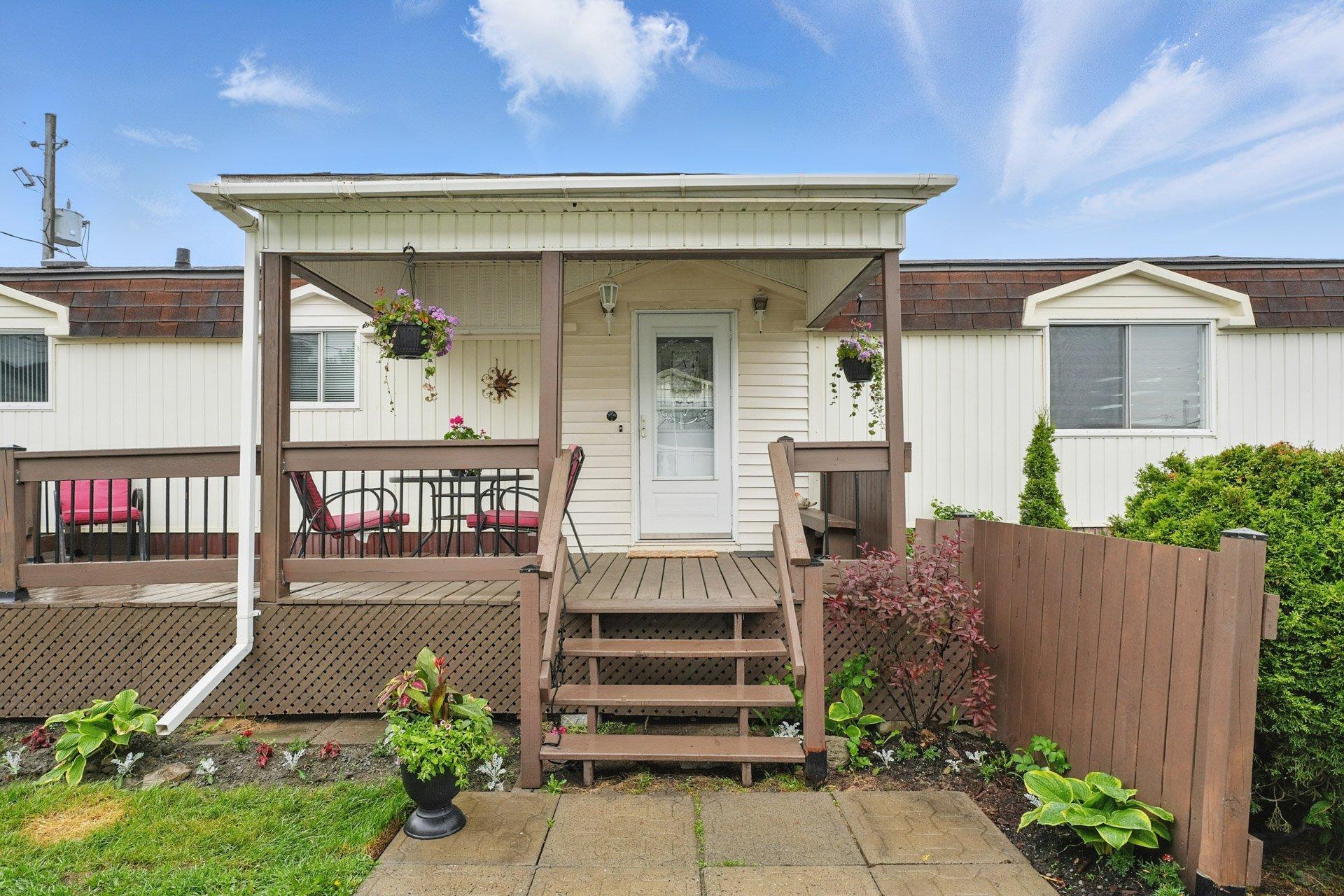









44


10e Avenue O.

,
Gatineau (Gatineau),




QC
J8T6N3


