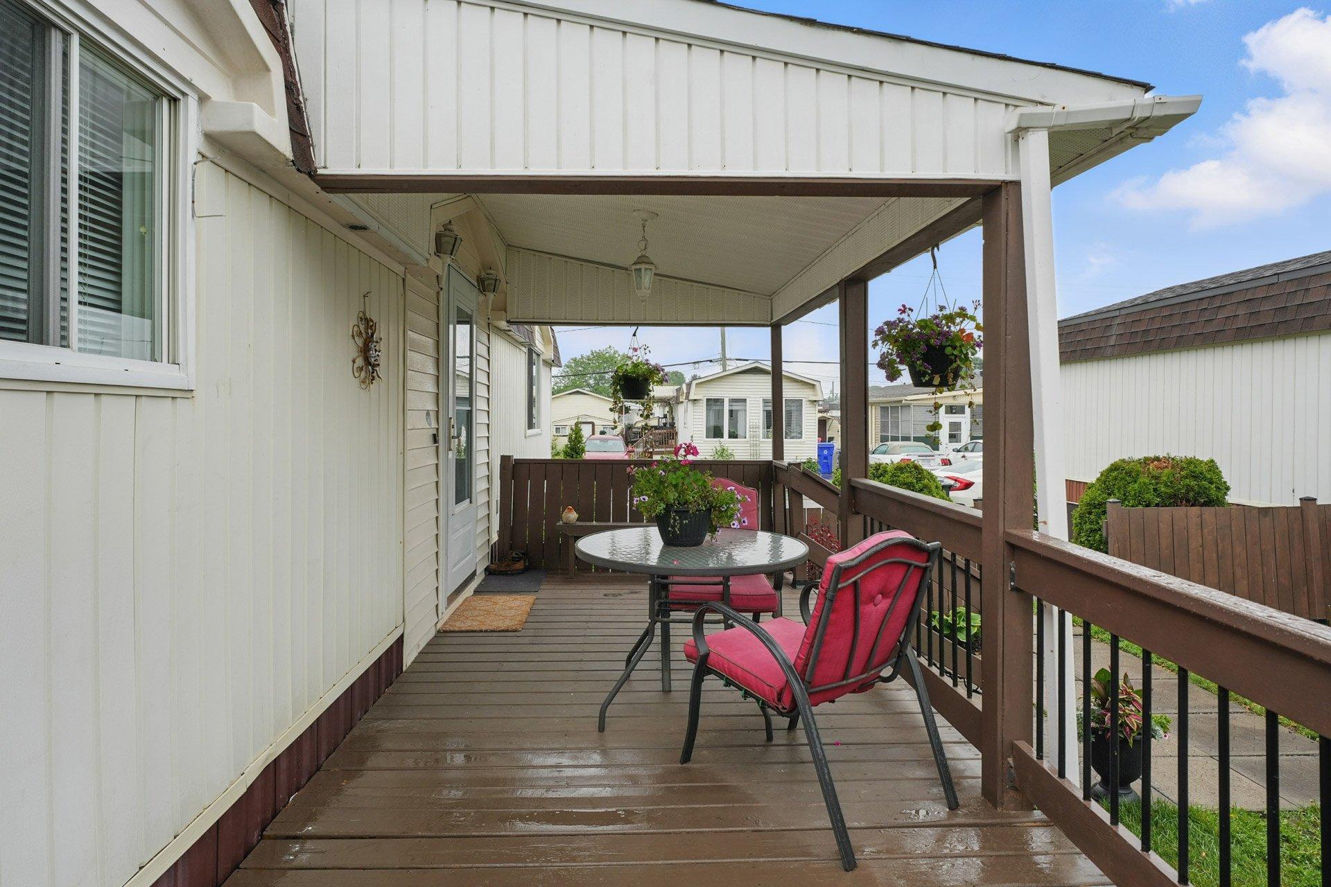 









44


10e Avenue O.

,
Gatineau (Gatineau),




QC
J8T6N3

