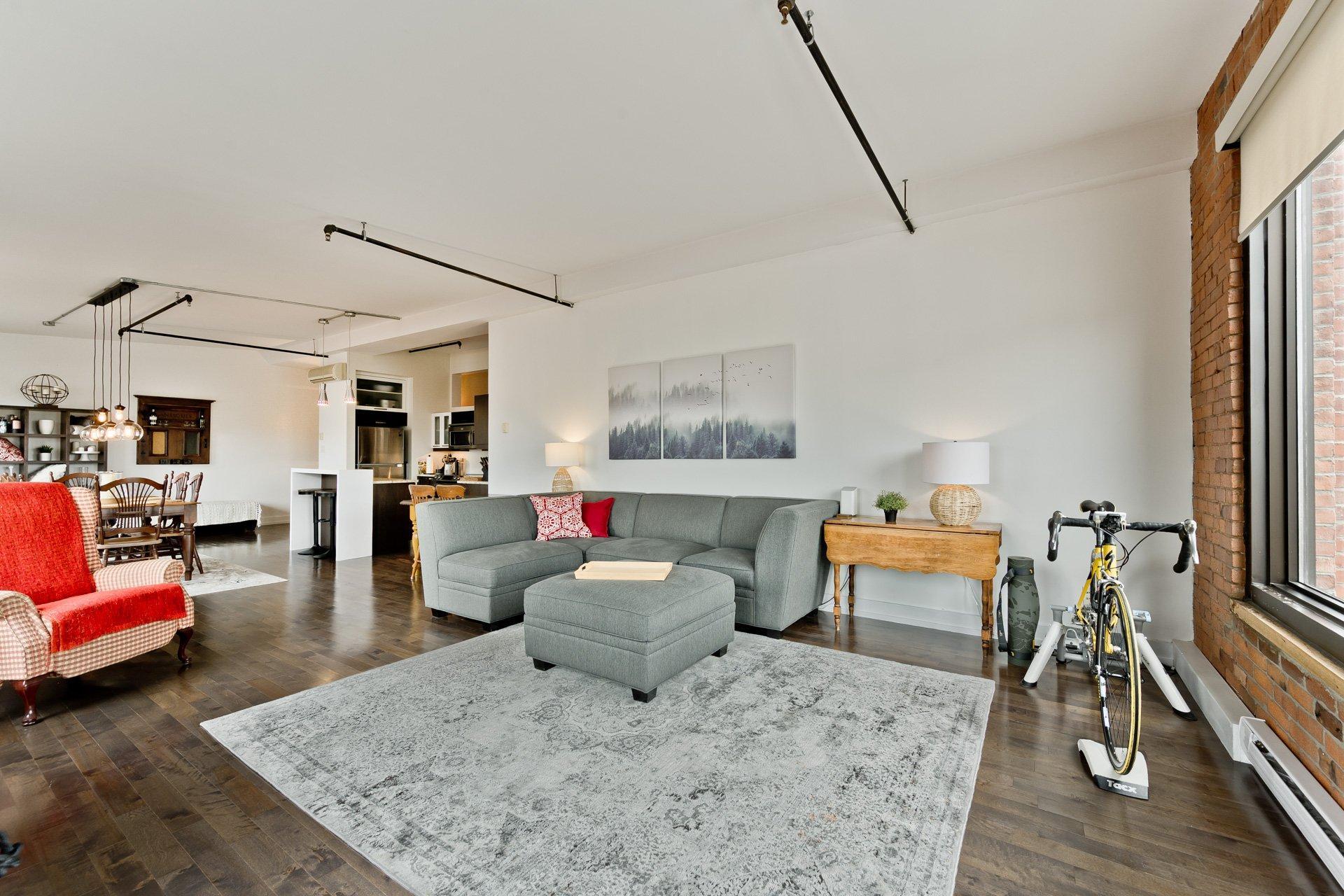 









31


Rue King O.

, 402,
Sherbrooke (Les Nations),




QC
J1H1N5

