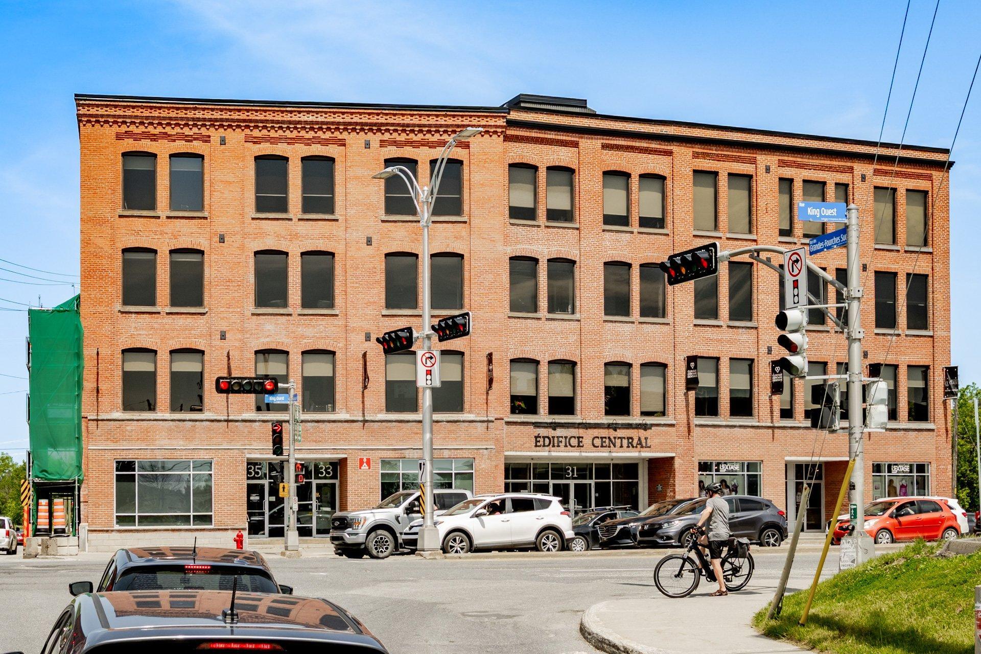 









31


Rue King O.

, 402,
Sherbrooke (Les Nations),




QC
J1H1N5

