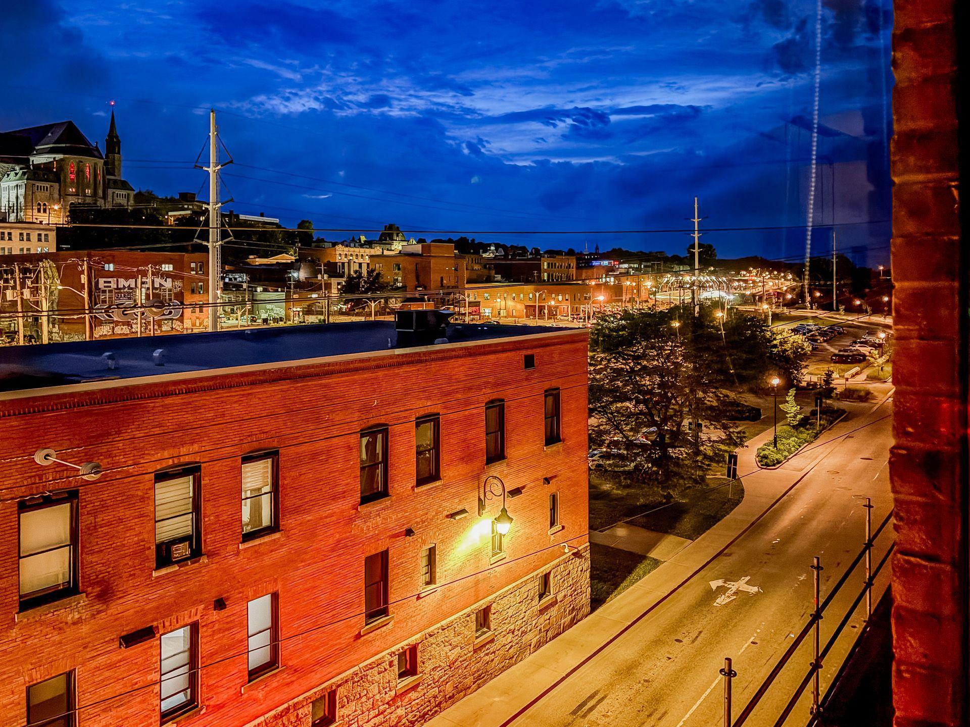 









31


Rue King O.

, 402,
Sherbrooke (Les Nations),




QC
J1H1N5

