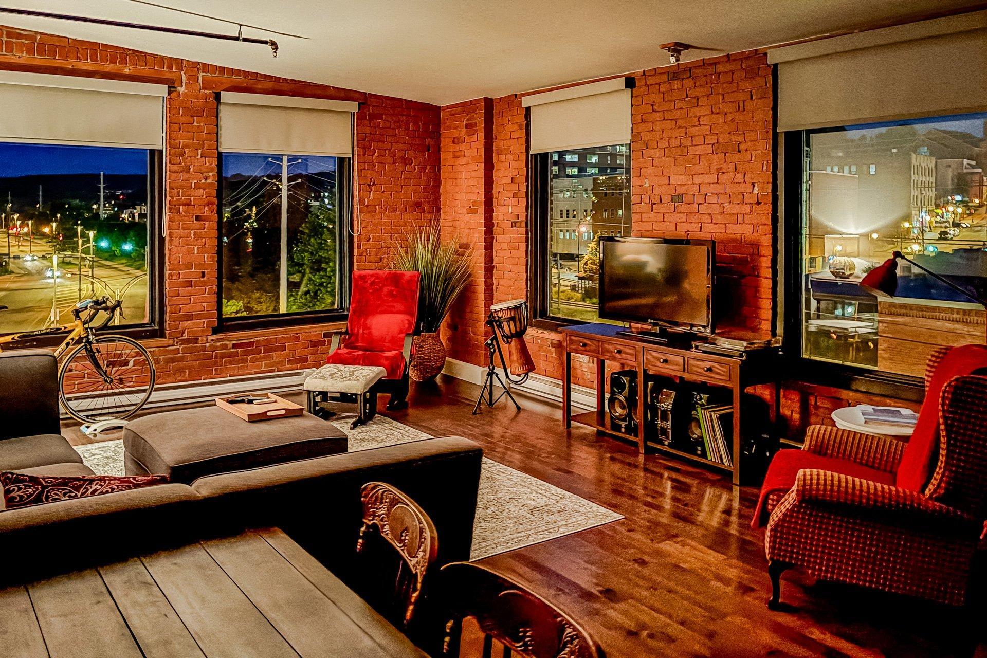 









31


Rue King O.

, 402,
Sherbrooke (Les Nations),




QC
J1H1N5

