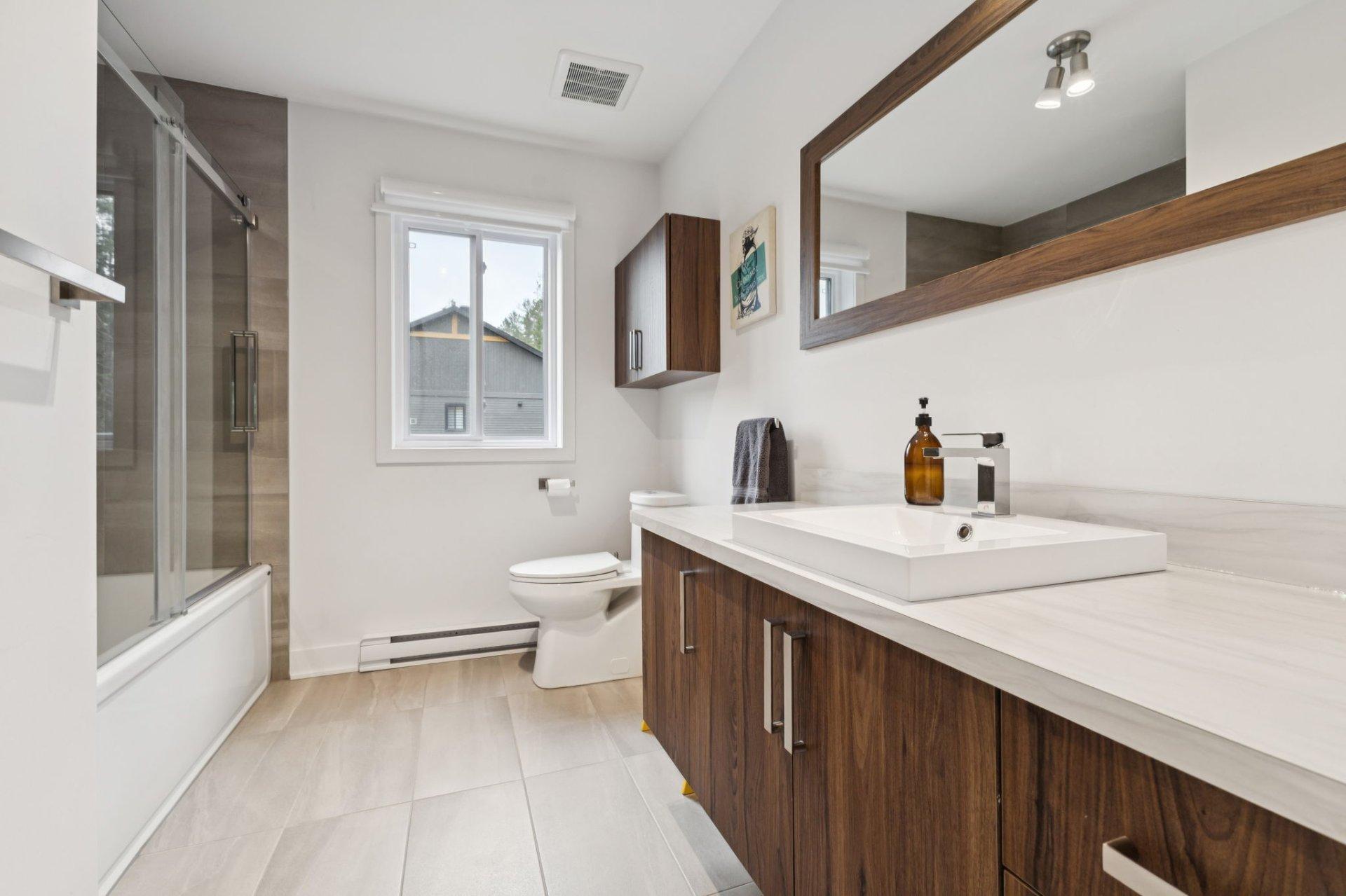









526


Rue Charlie-Forbell

,
Mont-Tremblant,




QC
J8E0N6

