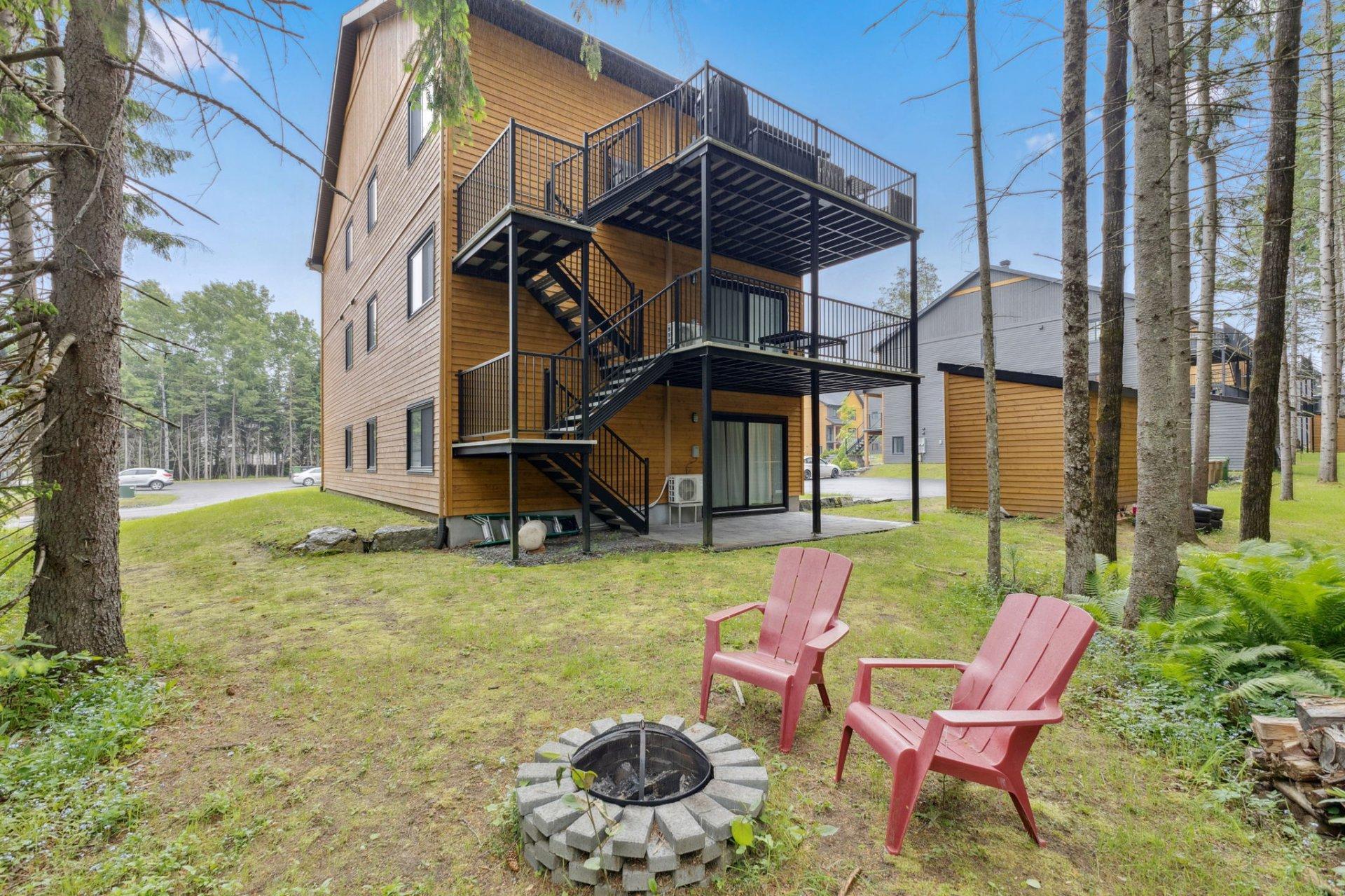 









526


Rue Charlie-Forbell

,
Mont-Tremblant,




QC
J8E0N6

