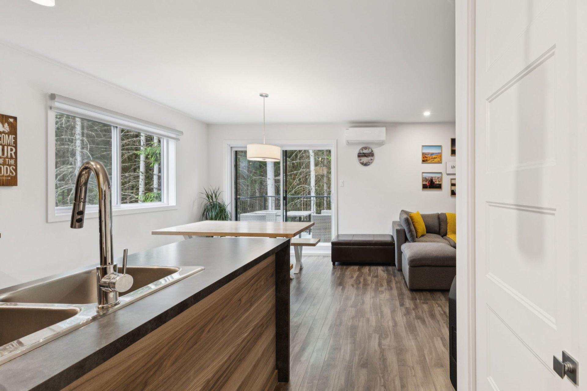 









526


Rue Charlie-Forbell

,
Mont-Tremblant,




QC
J8E0N6

