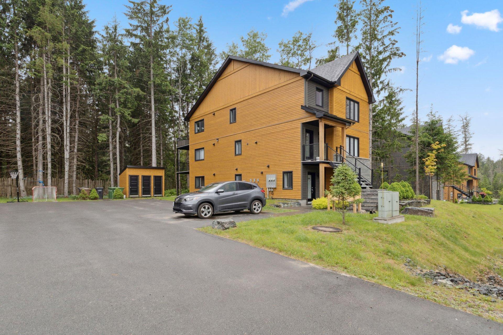 









526


Rue Charlie-Forbell

,
Mont-Tremblant,




QC
J8E0N6

