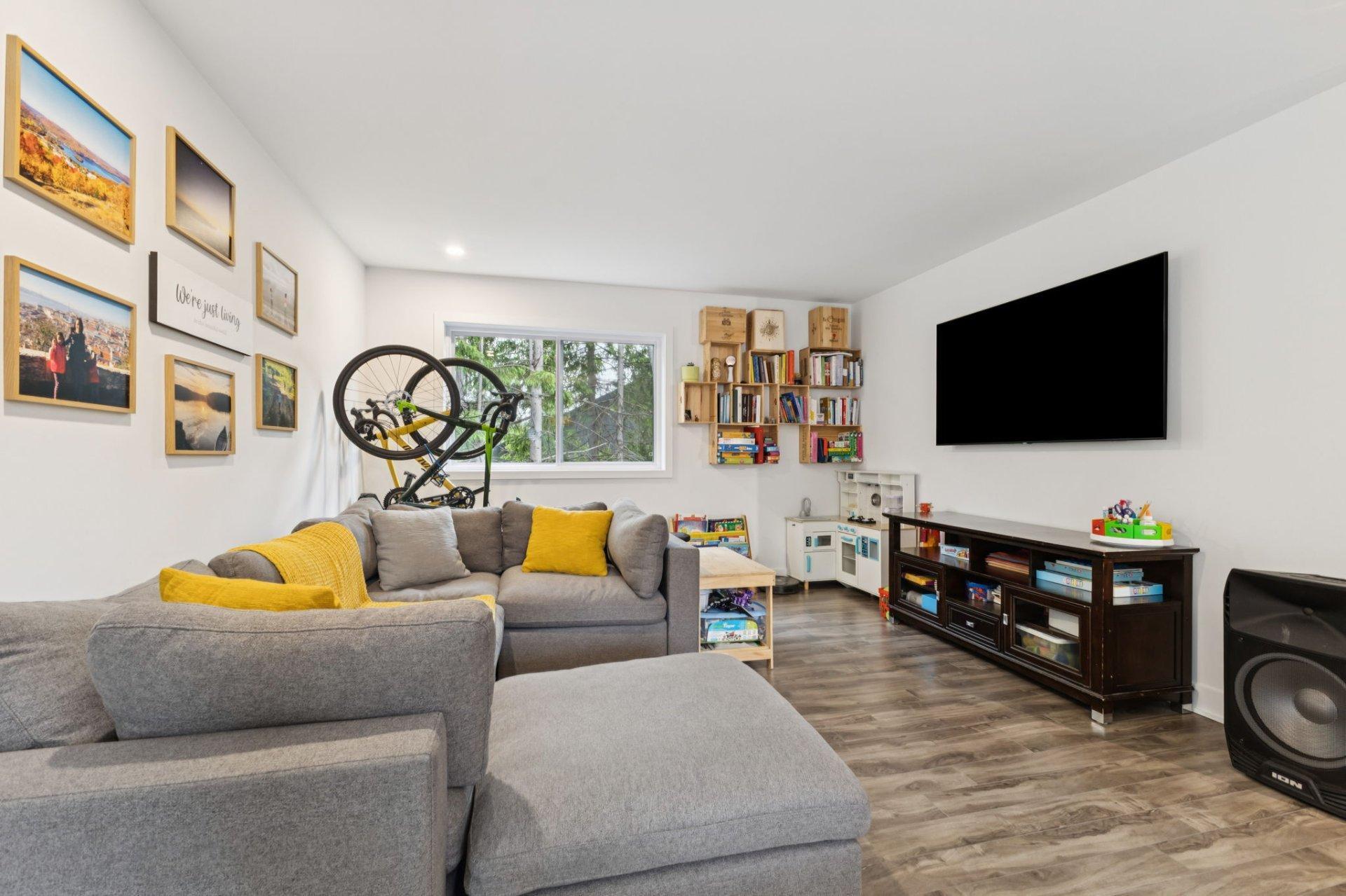 









526


Rue Charlie-Forbell

,
Mont-Tremblant,




QC
J8E0N6

