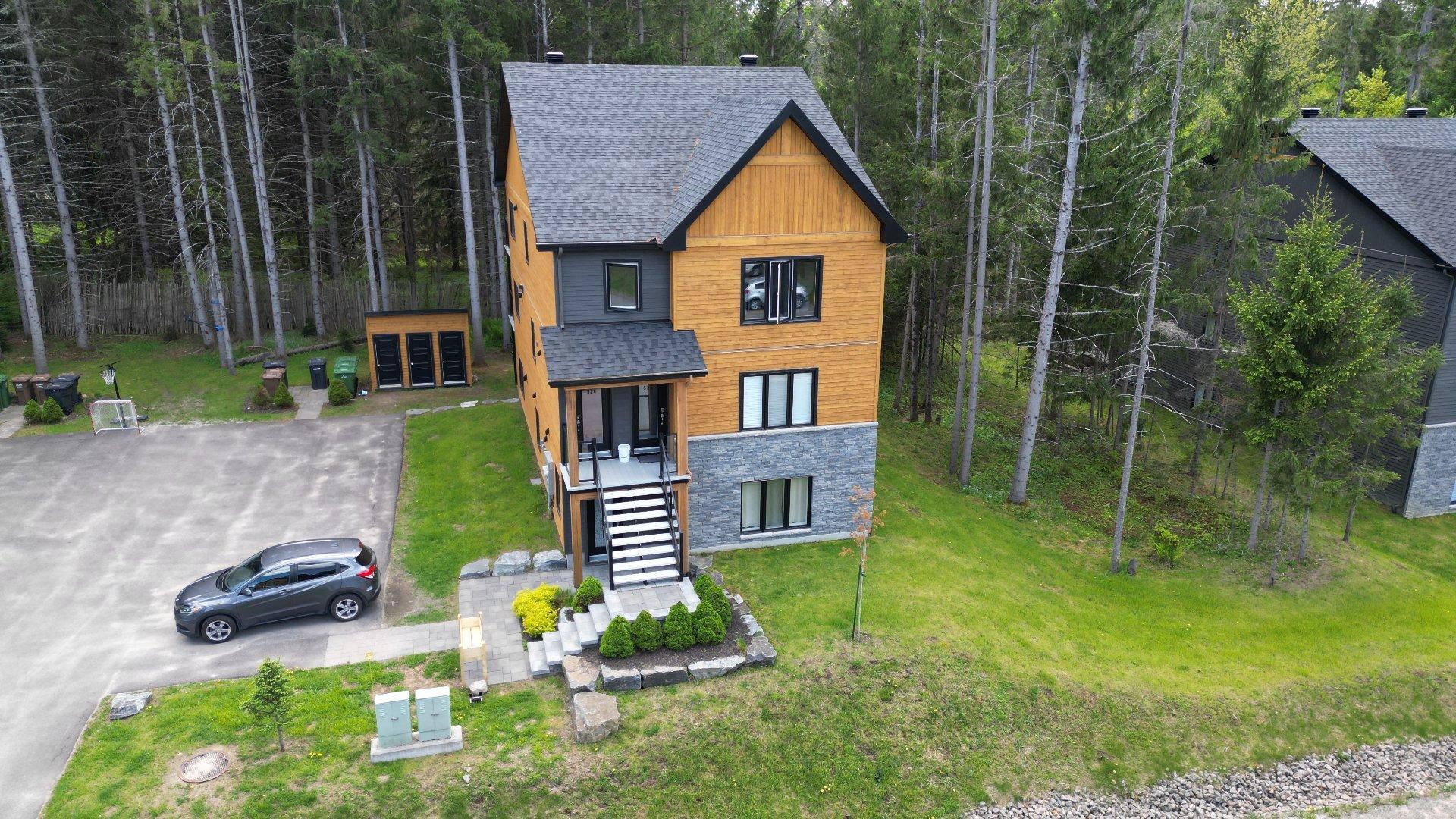 









526


Rue Charlie-Forbell

,
Mont-Tremblant,




QC
J8E0N6

