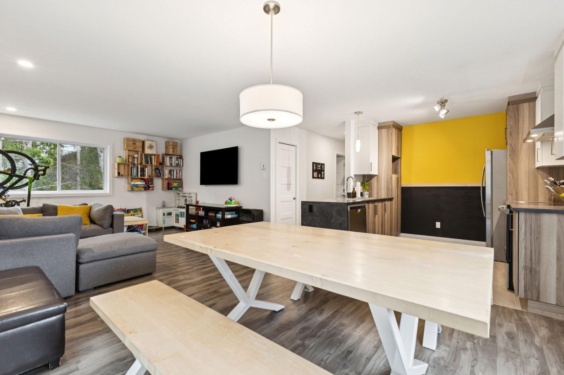 









526


Rue Charlie-Forbell

,
Mont-Tremblant,




QC
J8E0N6


