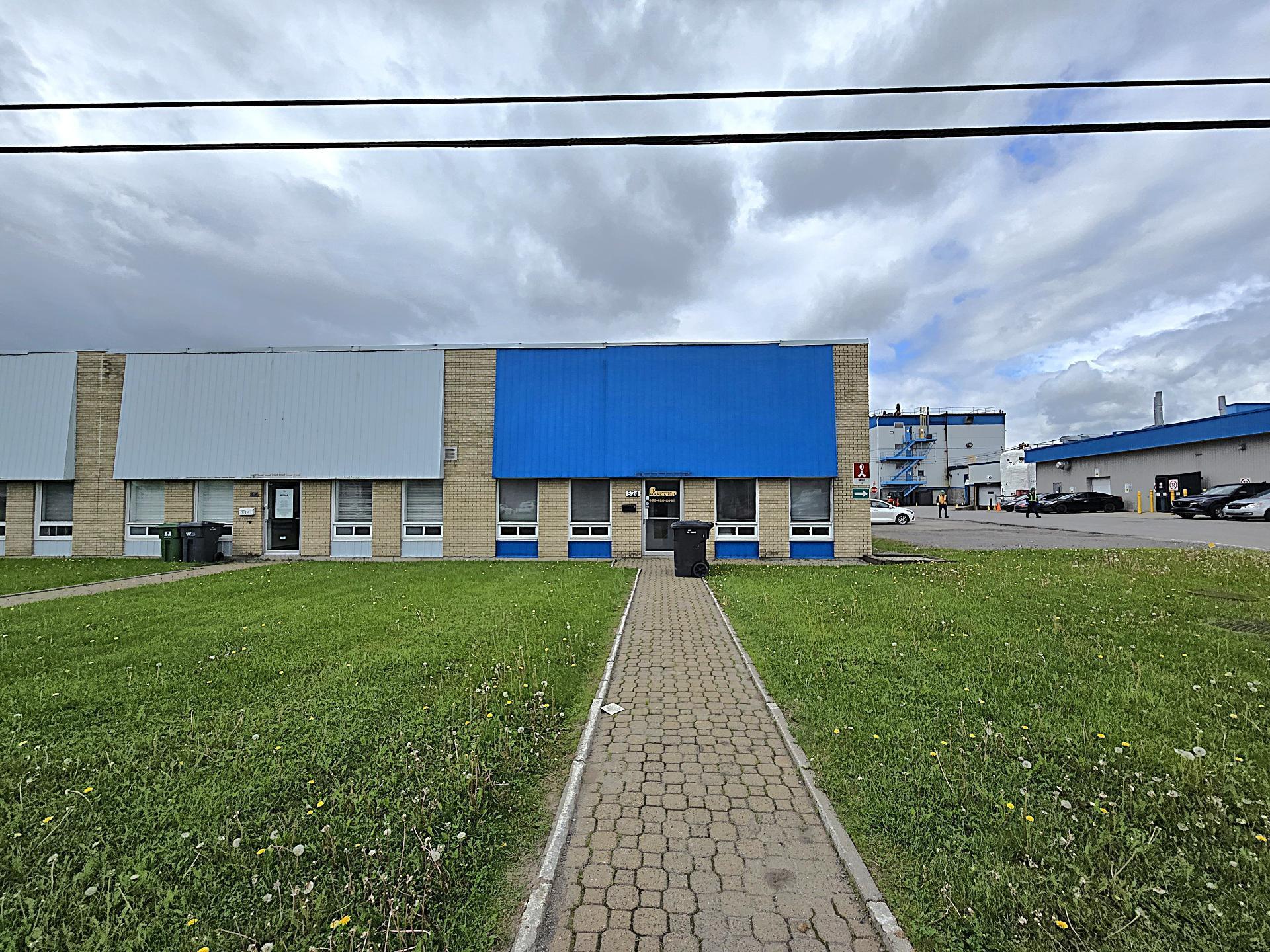 









824


Boul. du Curé-Boivin

,
Boisbriand,




QC
J7G2A7

