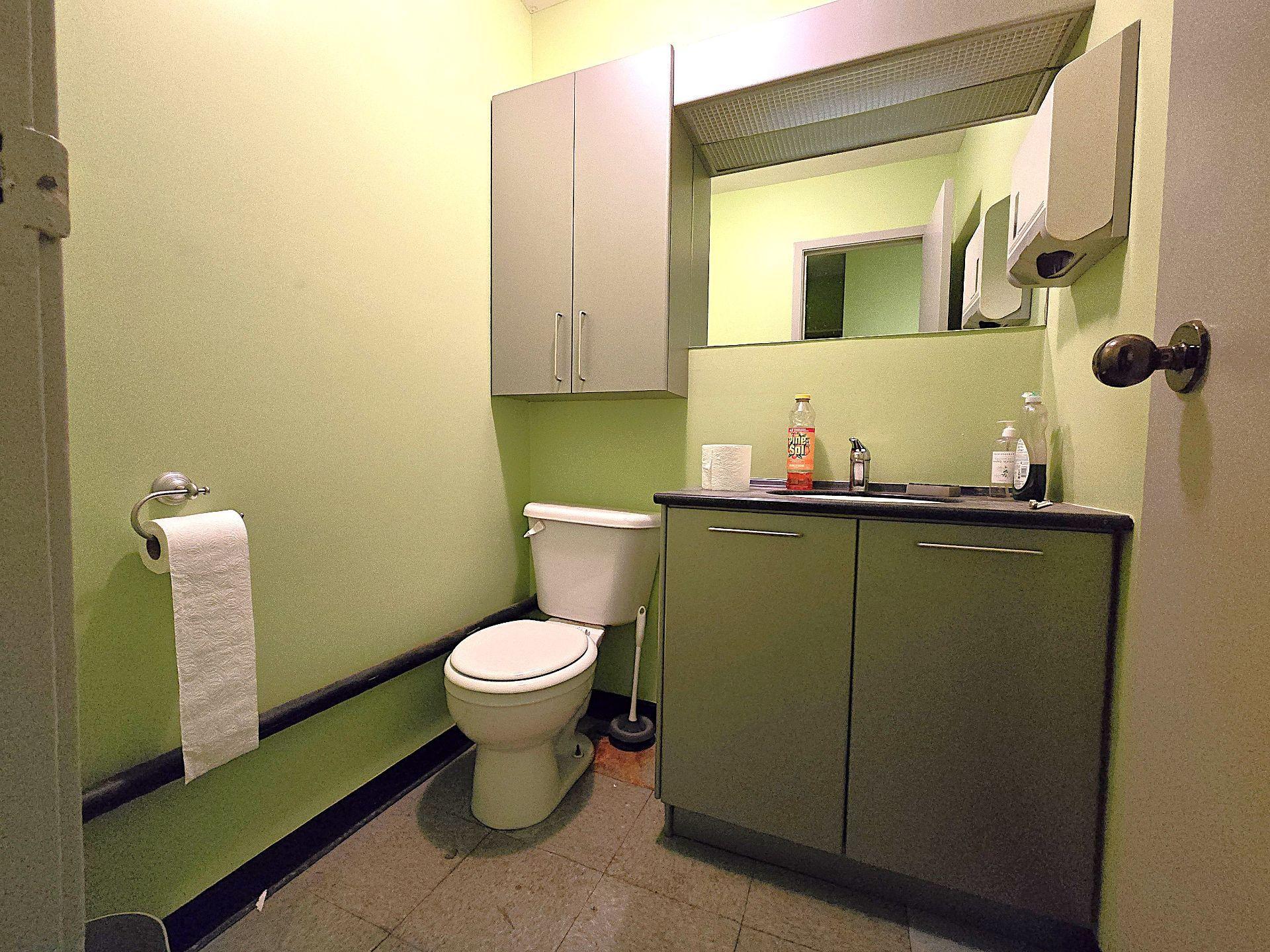 









824


Boul. du Curé-Boivin

,
Boisbriand,




QC
J7G2A7

