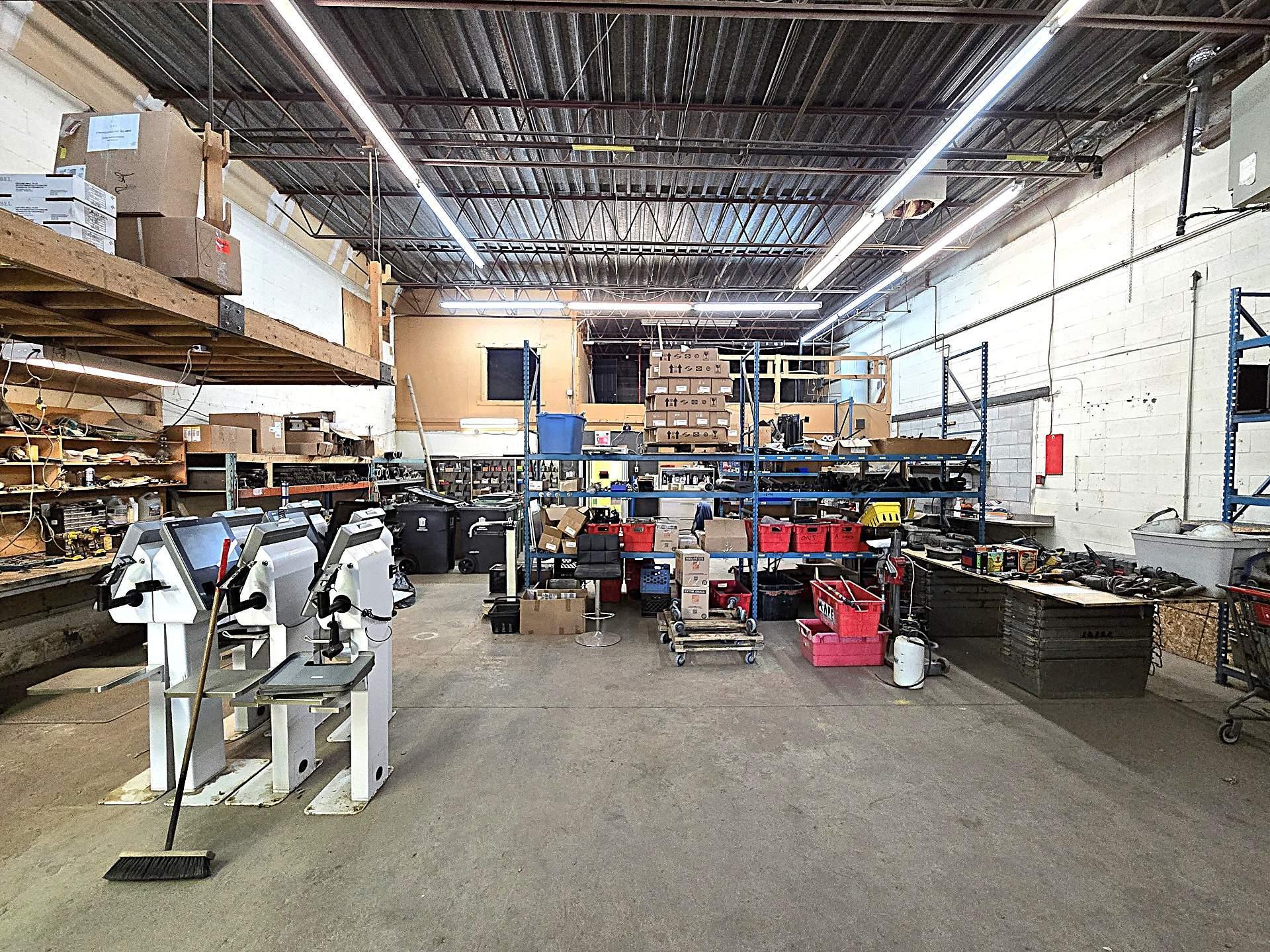 









824


Boul. du Curé-Boivin

,
Boisbriand,




QC
J7G2A7

