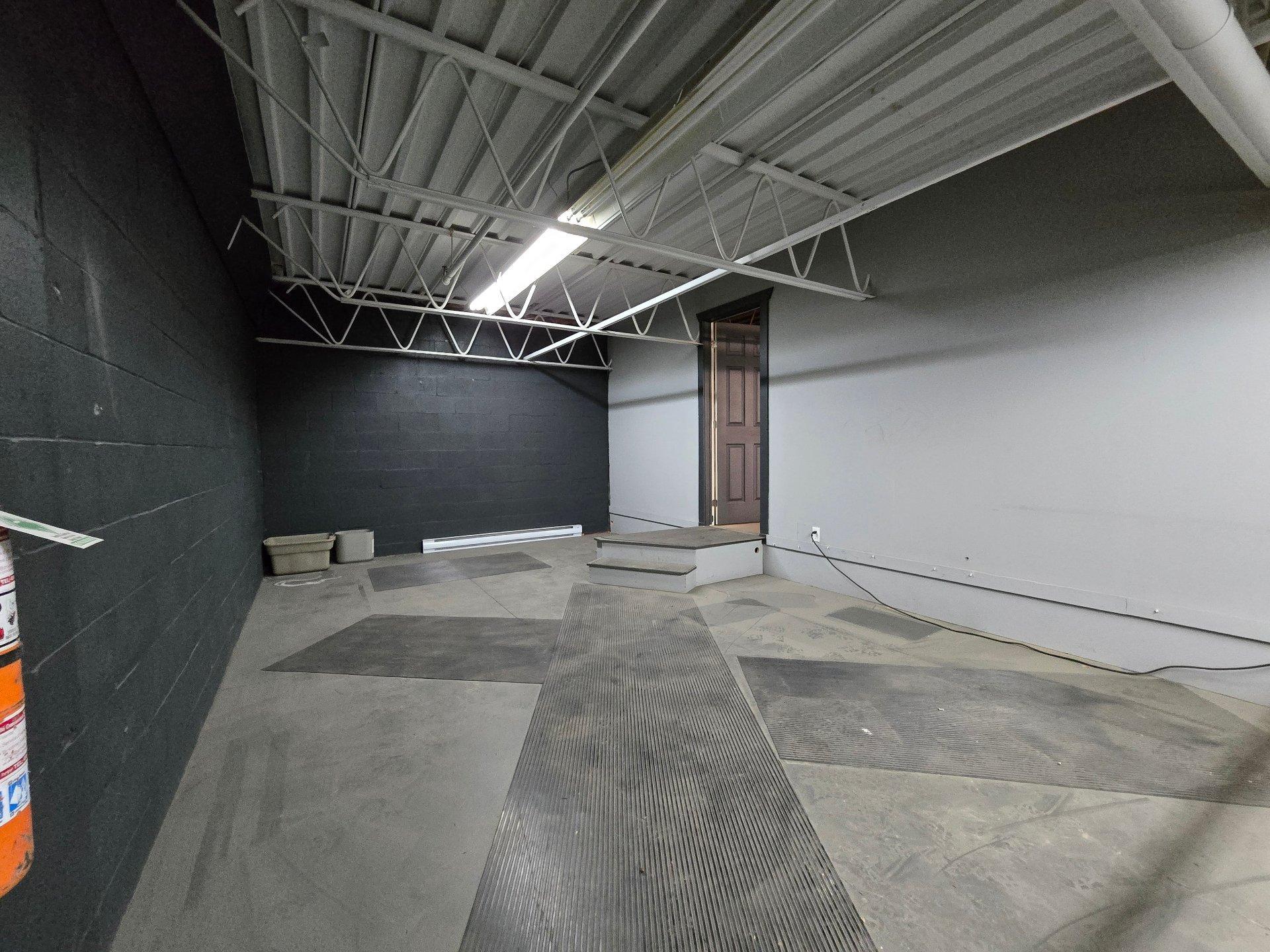 









824


Boul. du Curé-Boivin

,
Boisbriand,




QC
J7G2A7


