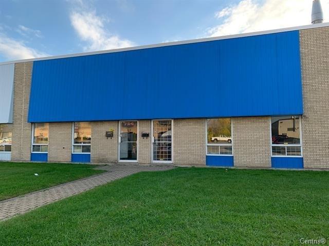 









824


Boul. du Curé-Boivin

,
Boisbriand,




QC
J7G2A7

