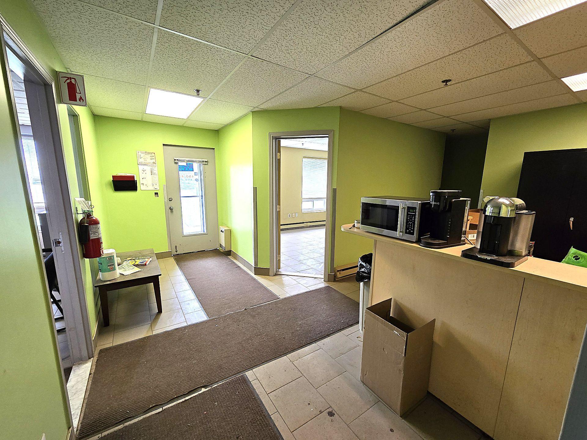 









824


Boul. du Curé-Boivin

,
Boisbriand,




QC
J7G2A7

