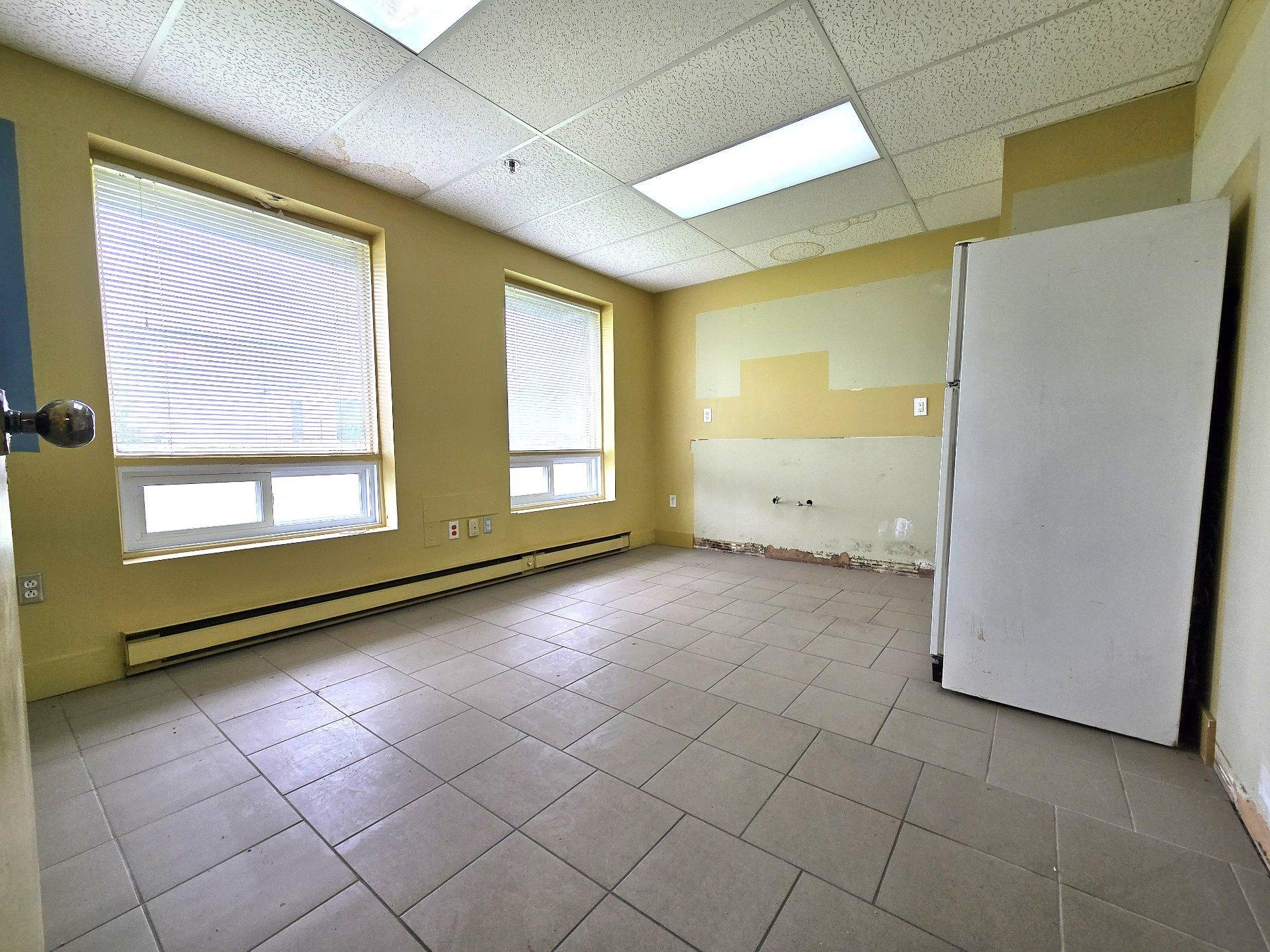 









824


Boul. du Curé-Boivin

,
Boisbriand,




QC
J7G2A7


