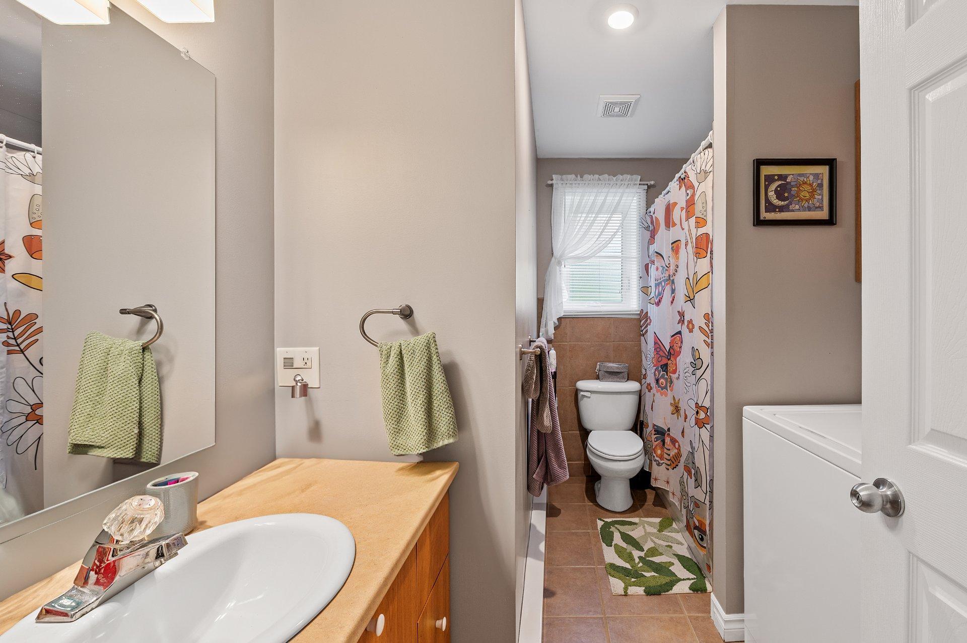 









1098Z

 - 1098AZ


Rue des Huards

,
Sainte-Agathe-des-Monts,




QC
J8C0G9

