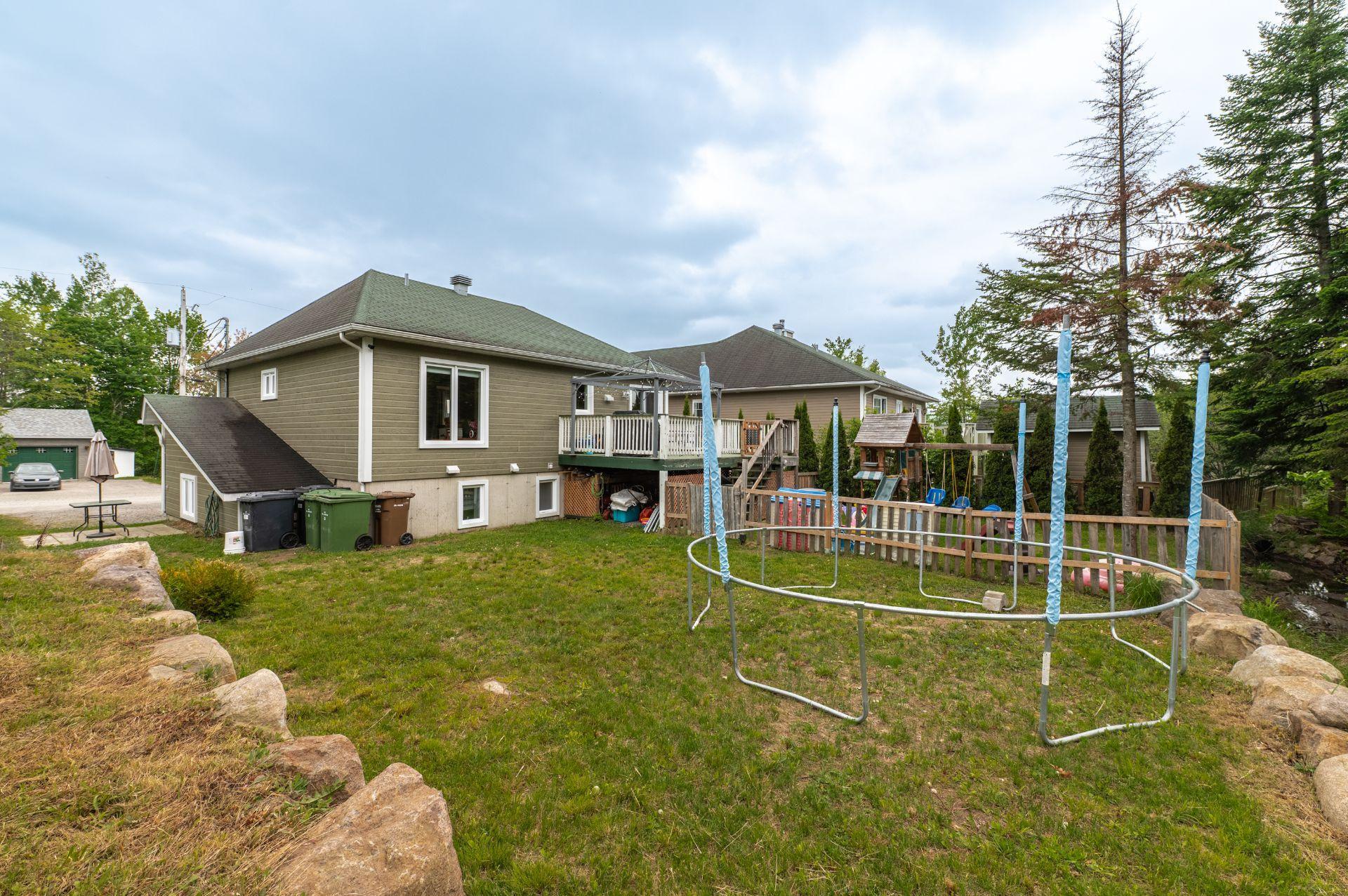 









1098Z

 - 1098AZ


Rue des Huards

,
Sainte-Agathe-des-Monts,




QC
J8C0G9

