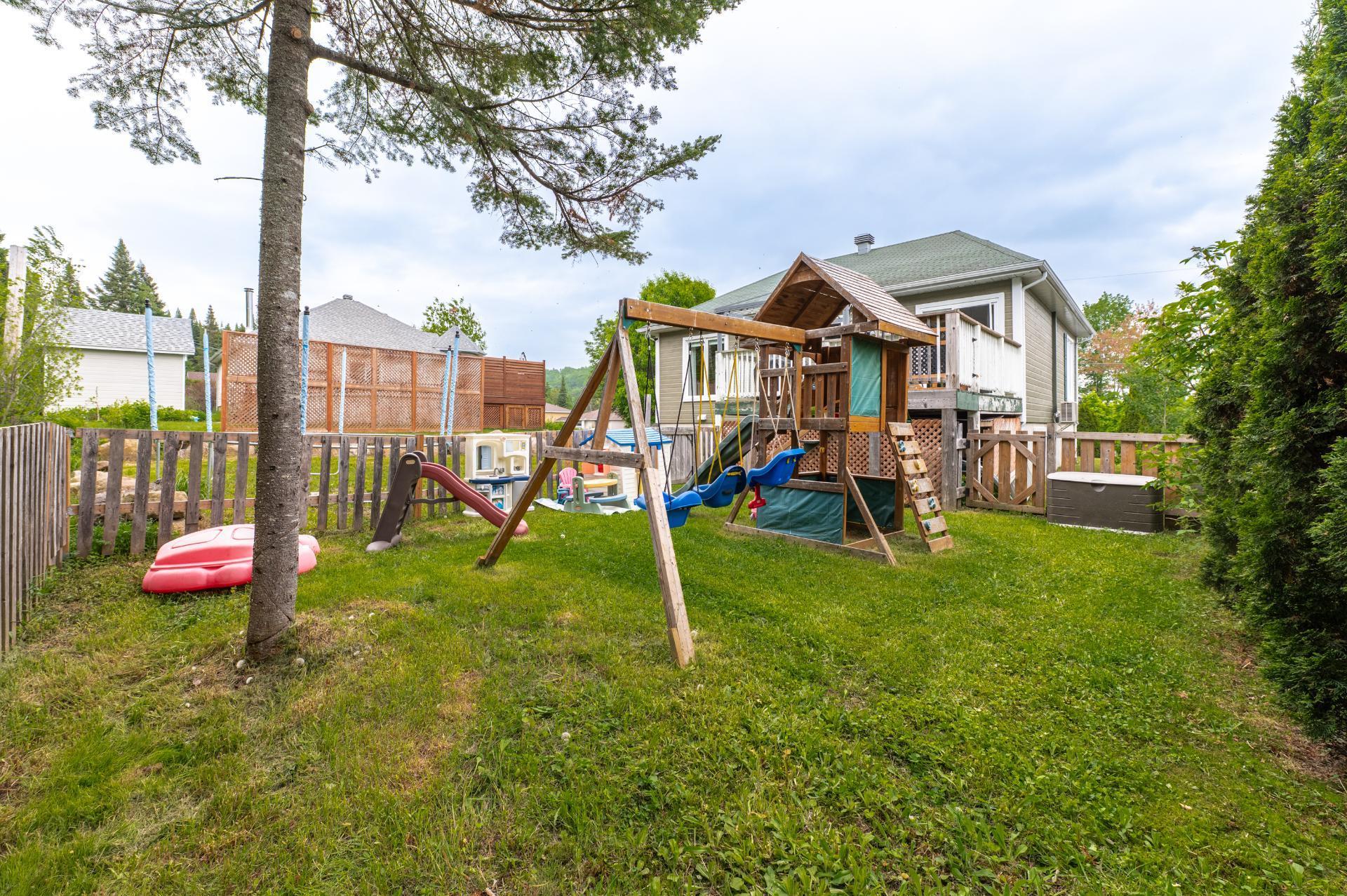 









1098Z

 - 1098AZ


Rue des Huards

,
Sainte-Agathe-des-Monts,




QC
J8C0G9

