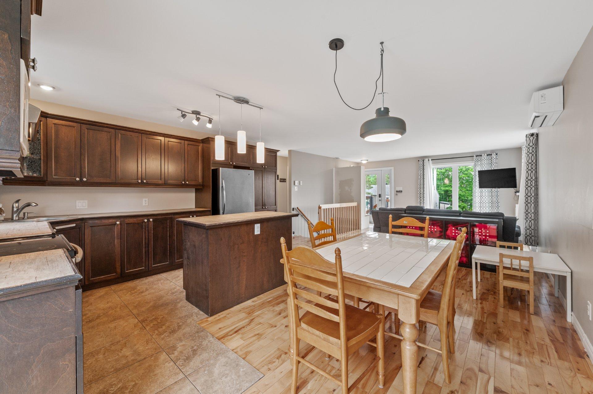 









1098Z

 - 1098AZ


Rue des Huards

,
Sainte-Agathe-des-Monts,




QC
J8C0G9

