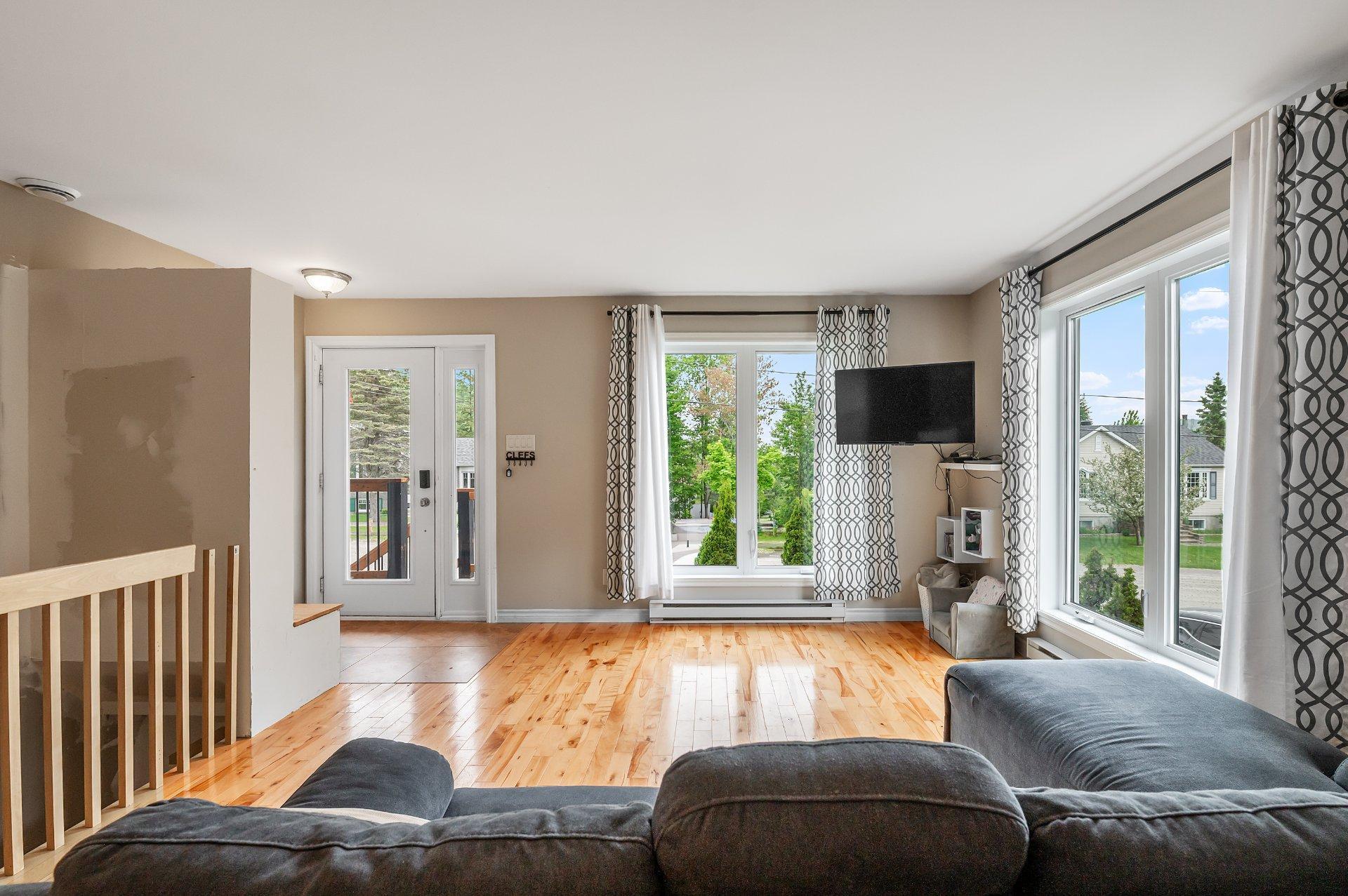 









1098

 - 1098A


Rue des Huards

,
Sainte-Agathe-des-Monts,




QC
J8C0G9

