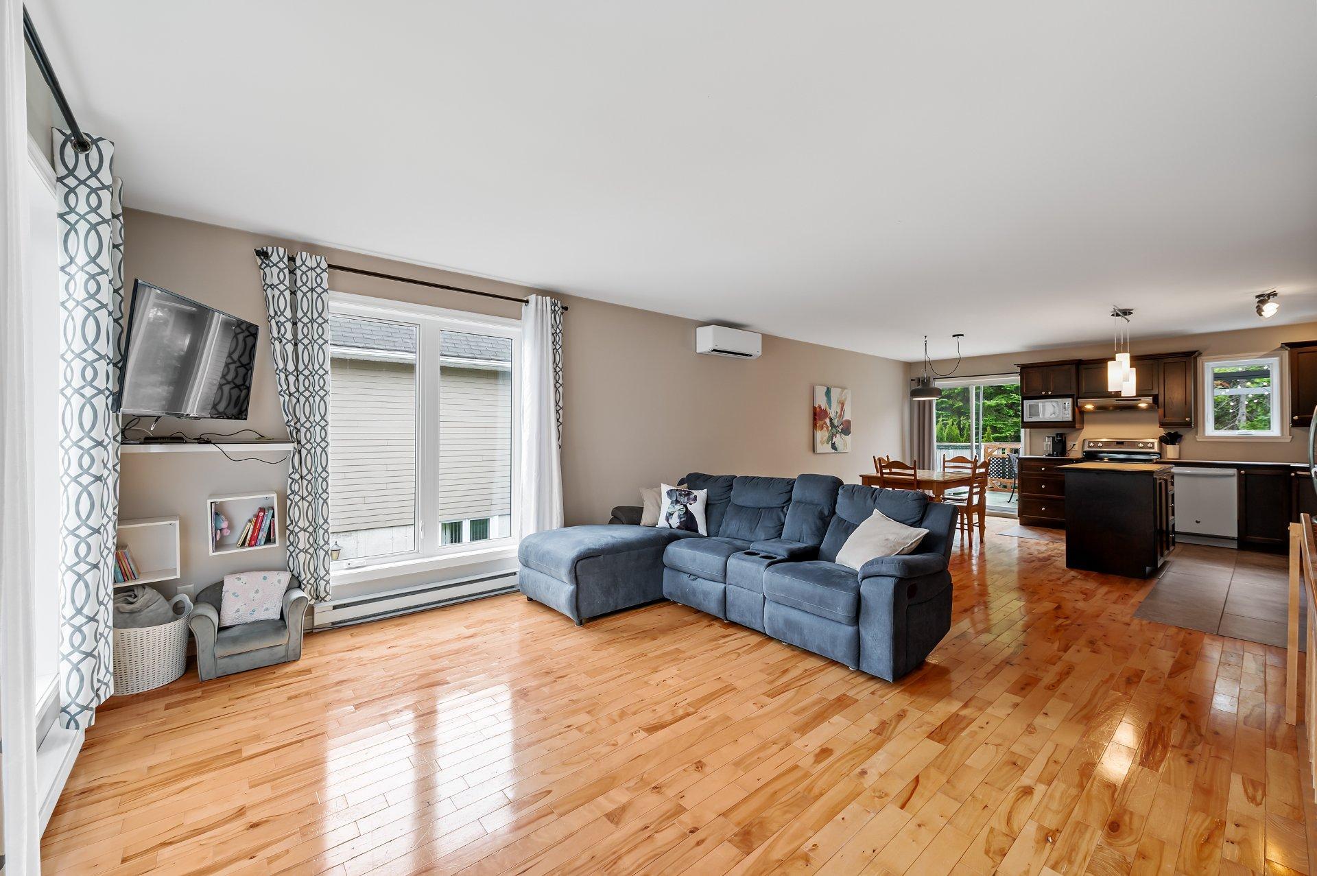 









1098

 - 1098A


Rue des Huards

,
Sainte-Agathe-des-Monts,




QC
J8C0G9

