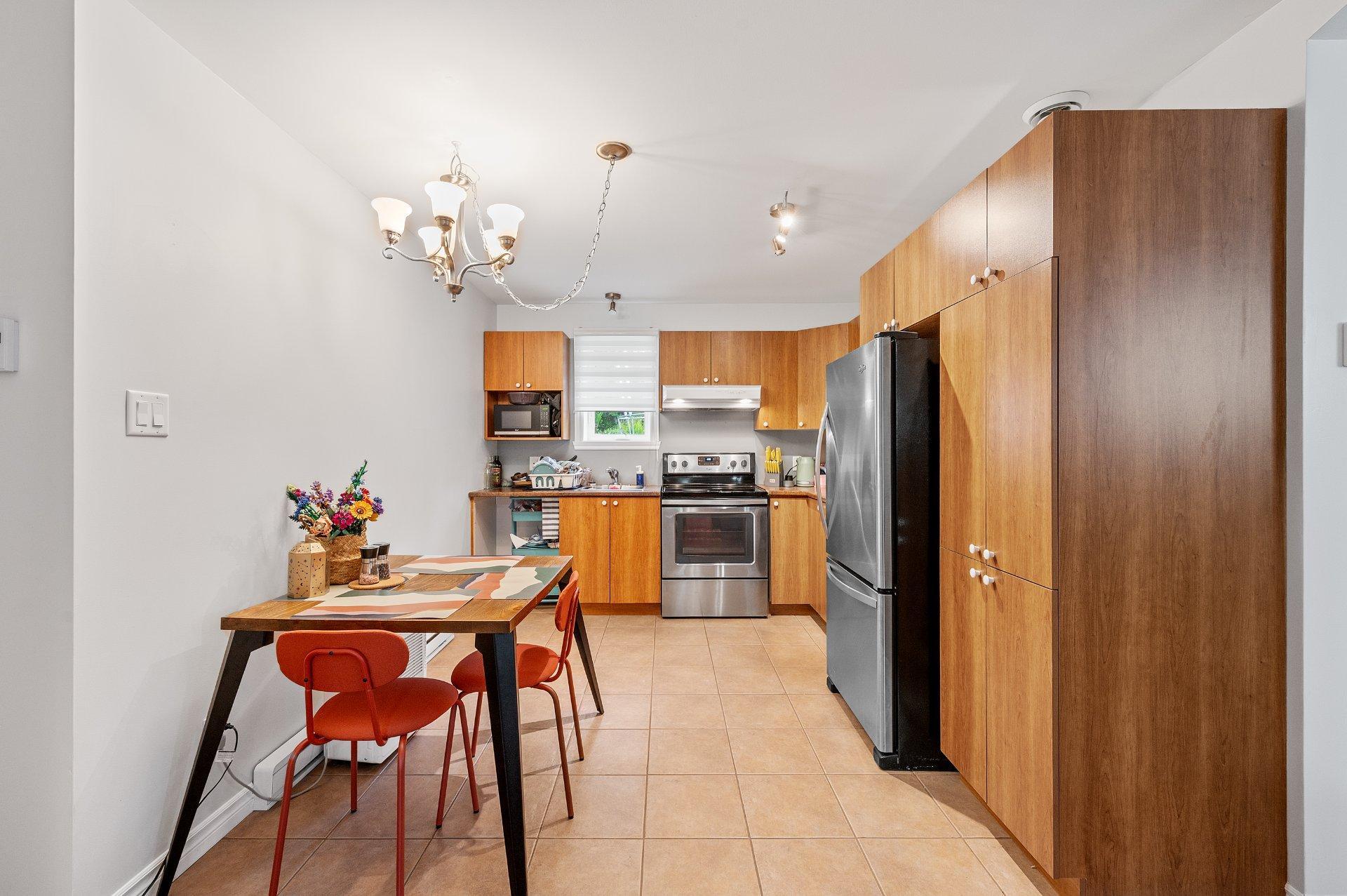 









1098

 - 1098A


Rue des Huards

,
Sainte-Agathe-des-Monts,




QC
J8C0G9


