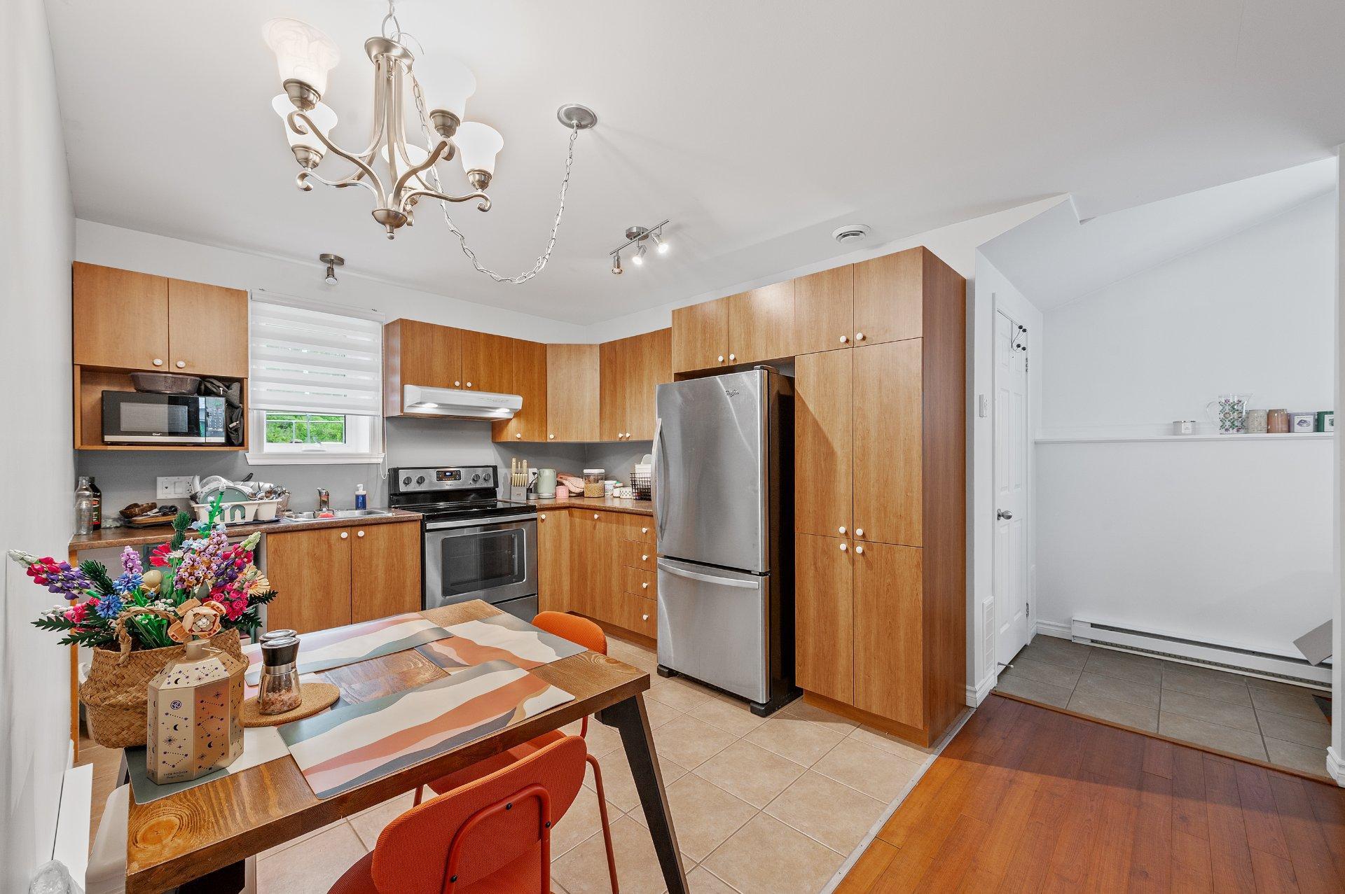 









1098

 - 1098A


Rue des Huards

,
Sainte-Agathe-des-Monts,




QC
J8C0G9

