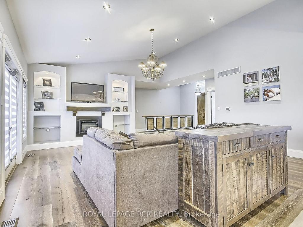 









1288


Shore Acres

Drive,
Innisfil,




ON
L0L 1R0

