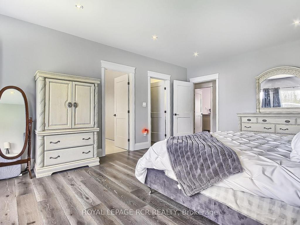 









1288


Shore Acres

Drive,
Innisfil,




ON
L0L 1R0

