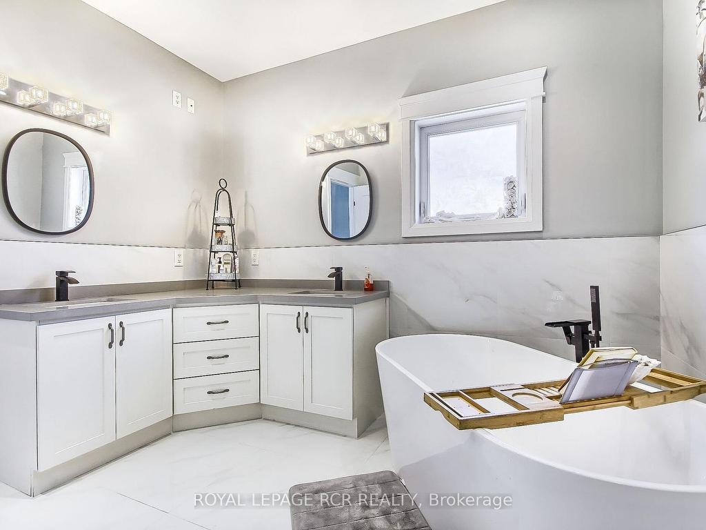 









1288


Shore Acres

Drive,
Innisfil,




ON
L0L 1R0

