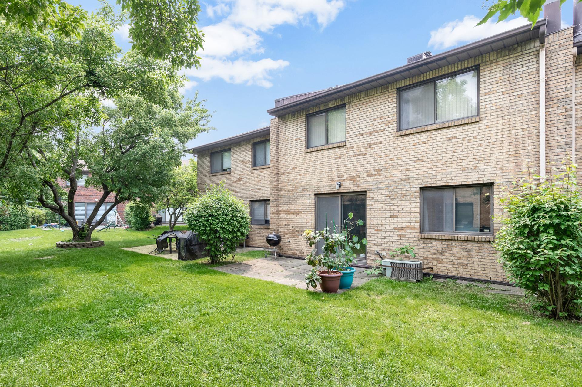 









6021


Av. Freud

,
Côte-Saint-Luc,




QC
H4W3A8


