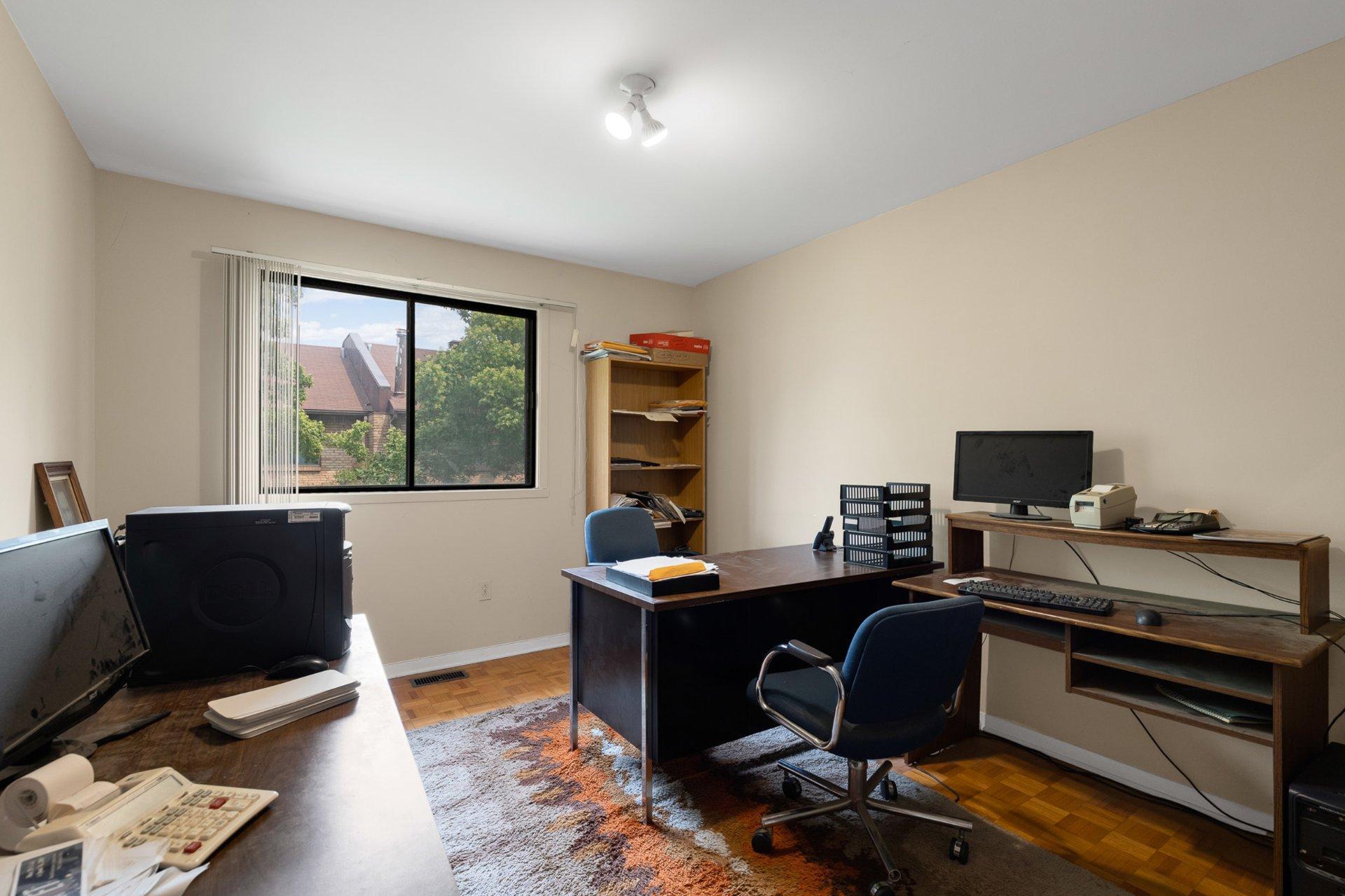 









6021


Av. Freud

,
Côte-Saint-Luc,




QC
H4W3A8

