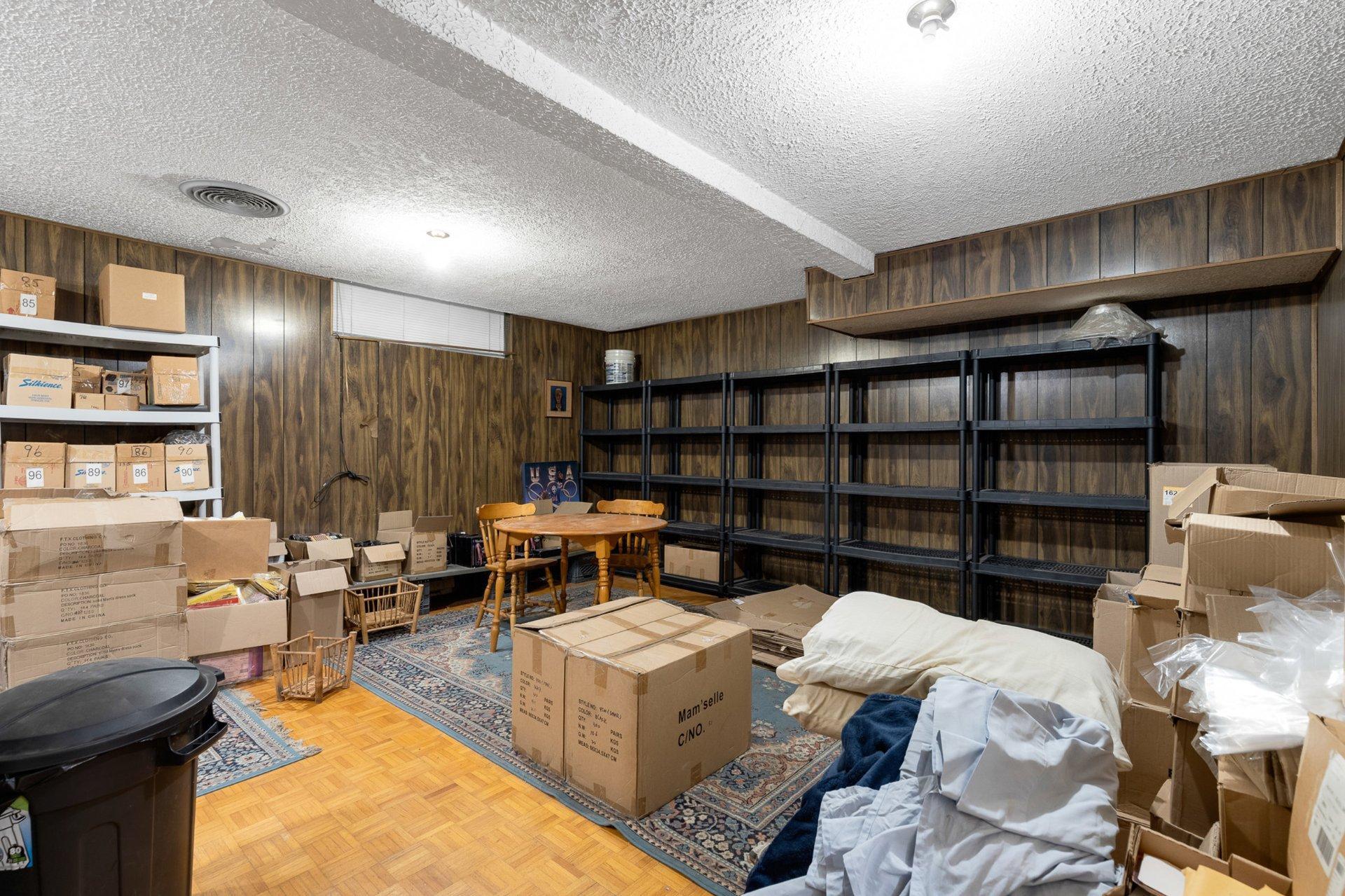 









6021


Av. Freud

,
Côte-Saint-Luc,




QC
H4W3A8

