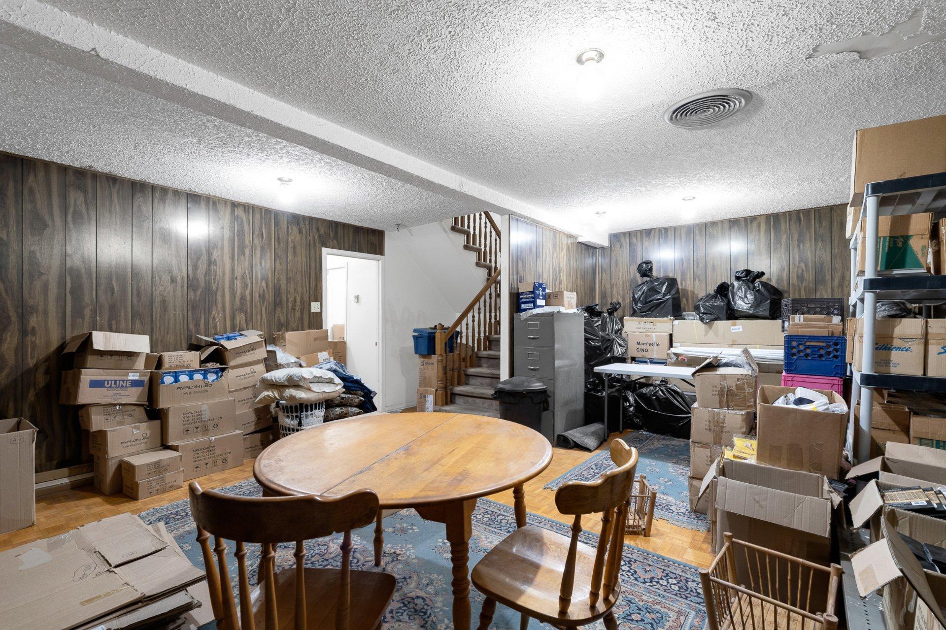 









6021


Av. Freud

,
Côte-Saint-Luc,




QC
H4W3A8

