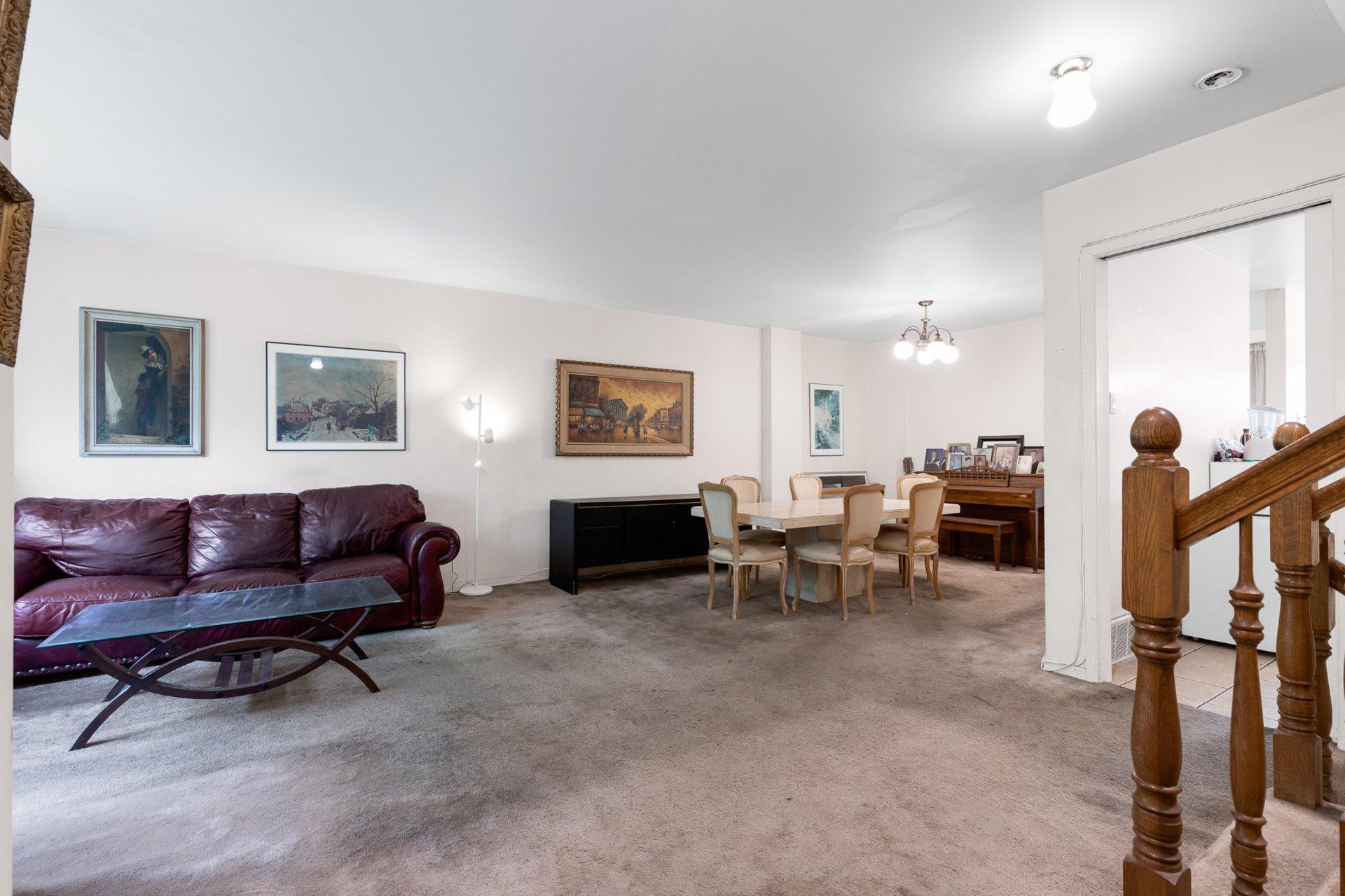 









6021


Av. Freud

,
Côte-Saint-Luc,




QC
H4W3A8

