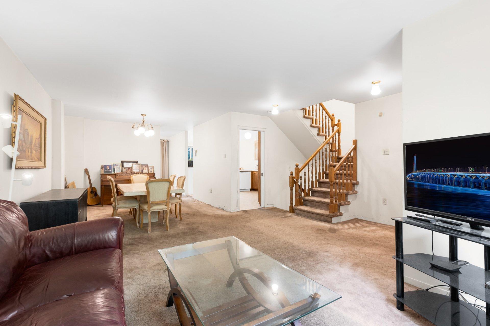 









6021


Av. Freud

,
Côte-Saint-Luc,




QC
H4W3A8

