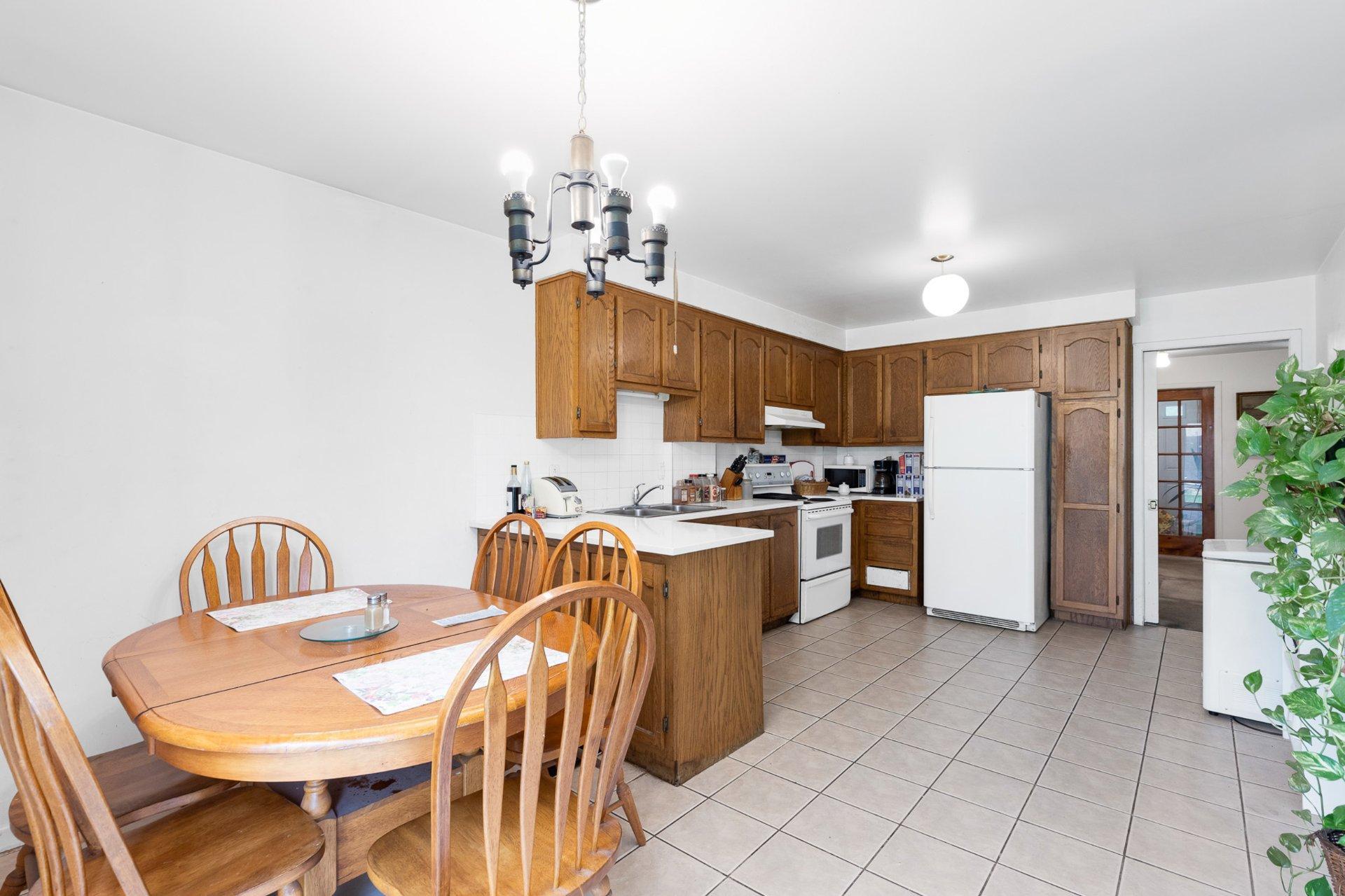 









6021


Av. Freud

,
Côte-Saint-Luc,




QC
H4W3A8

