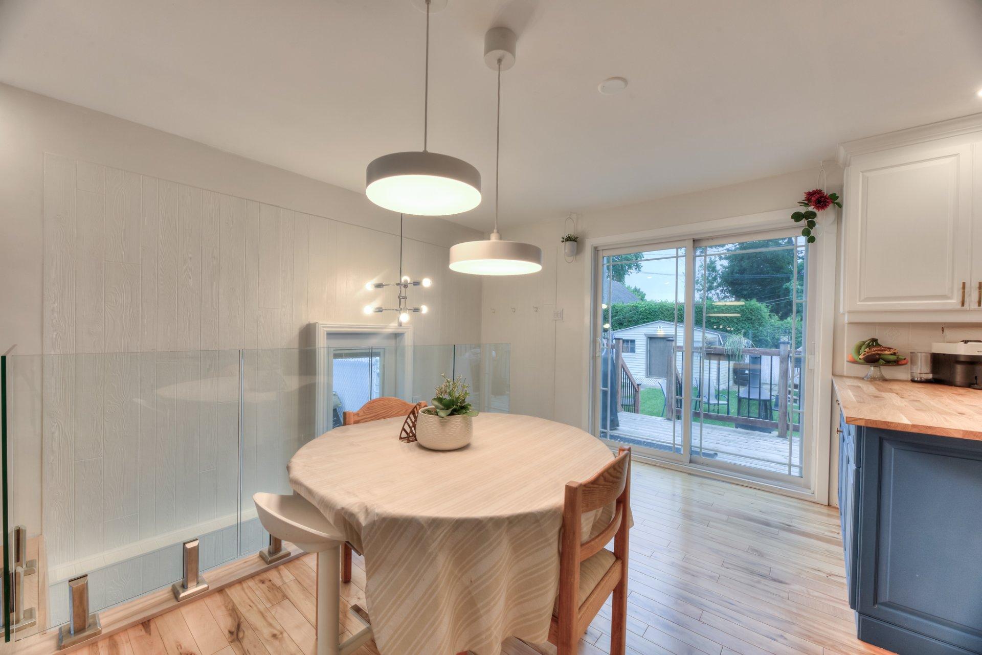 









195


Rue Lemonde

,
Laval (Sainte-Rose),




QC
H7L1T8

