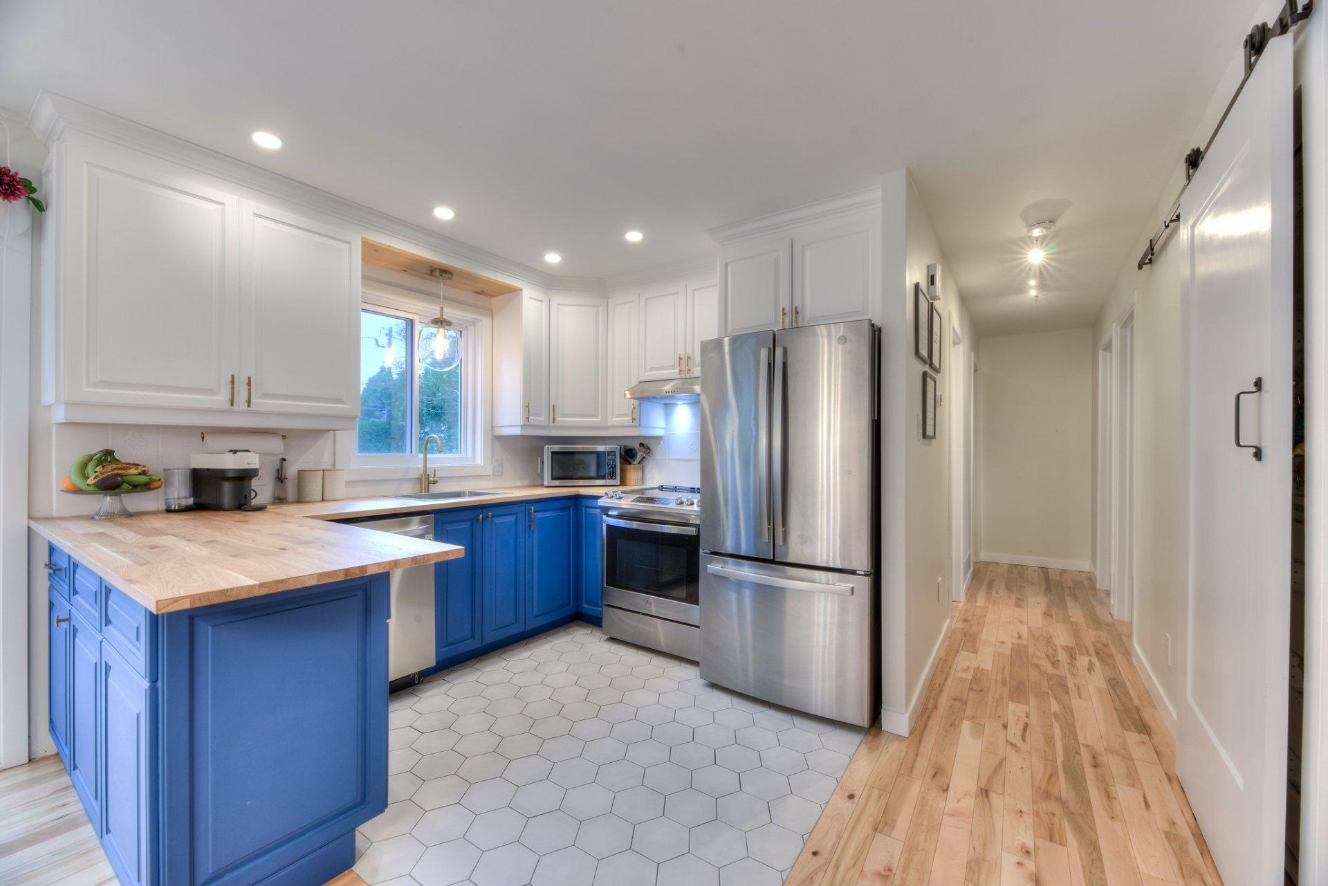 









195


Rue Lemonde

,
Laval (Sainte-Rose),




QC
H7L1T8

