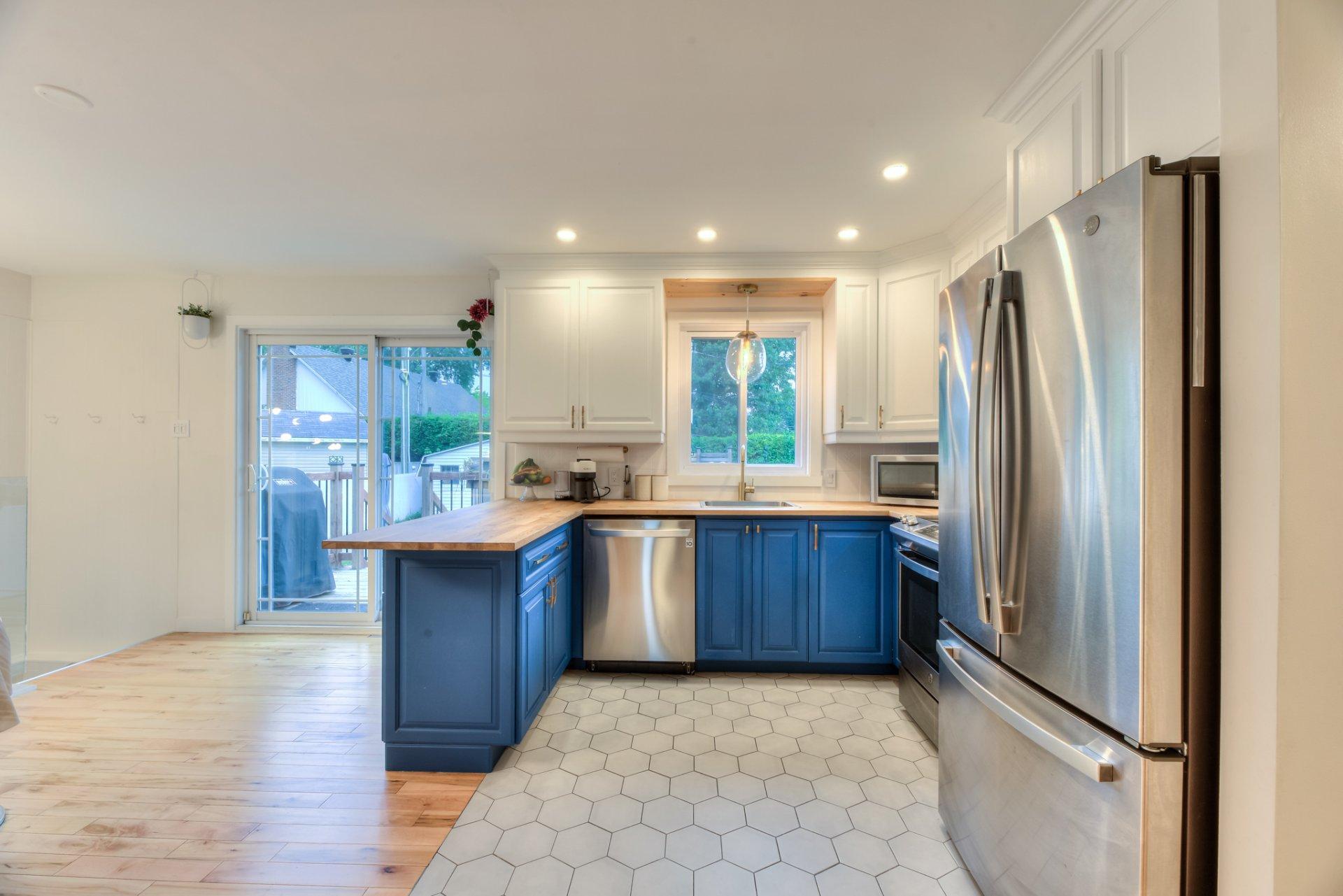 









195


Rue Lemonde

,
Laval (Sainte-Rose),




QC
H7L1T8

