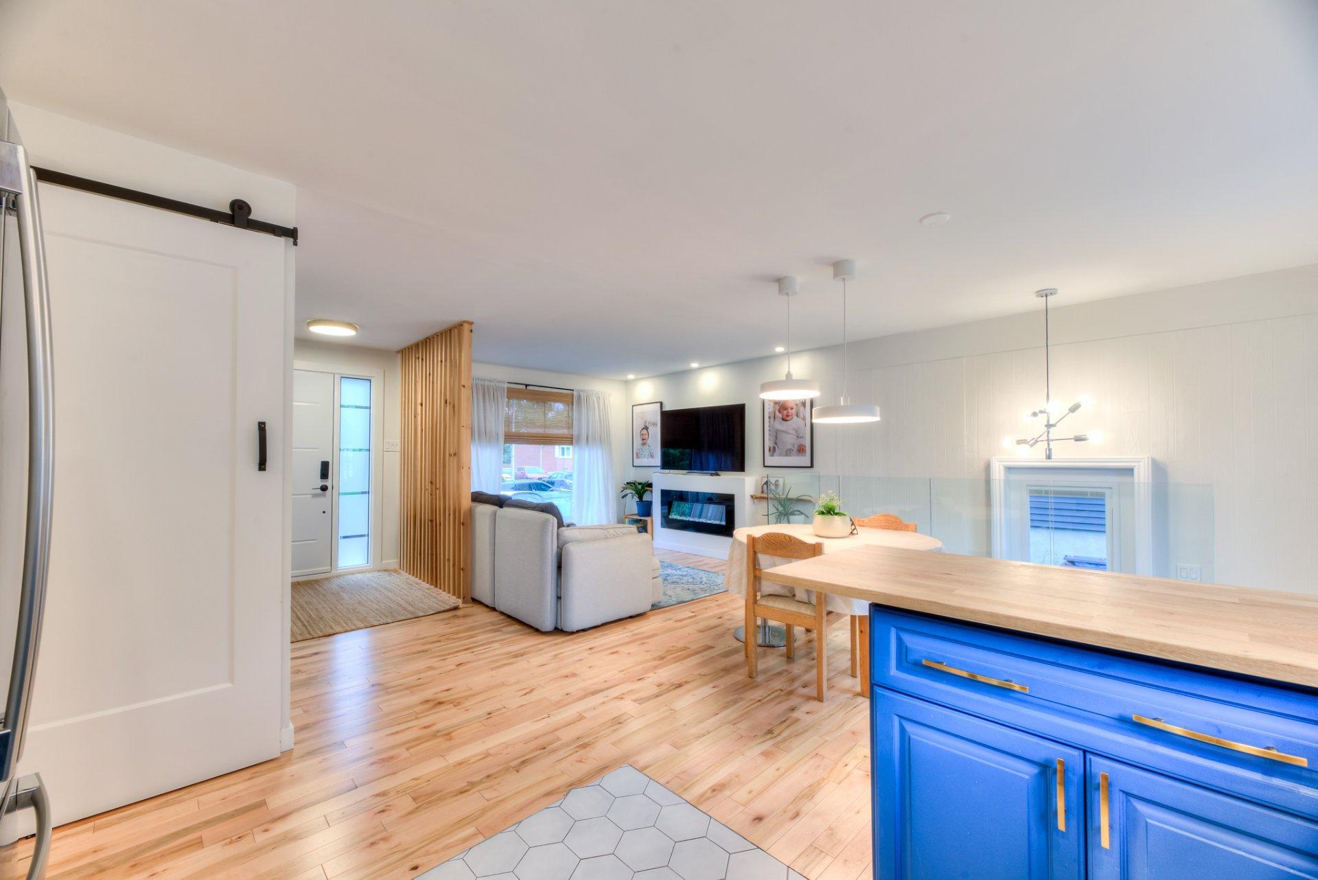 









195


Rue Lemonde

,
Laval (Sainte-Rose),




QC
H7L1T8


