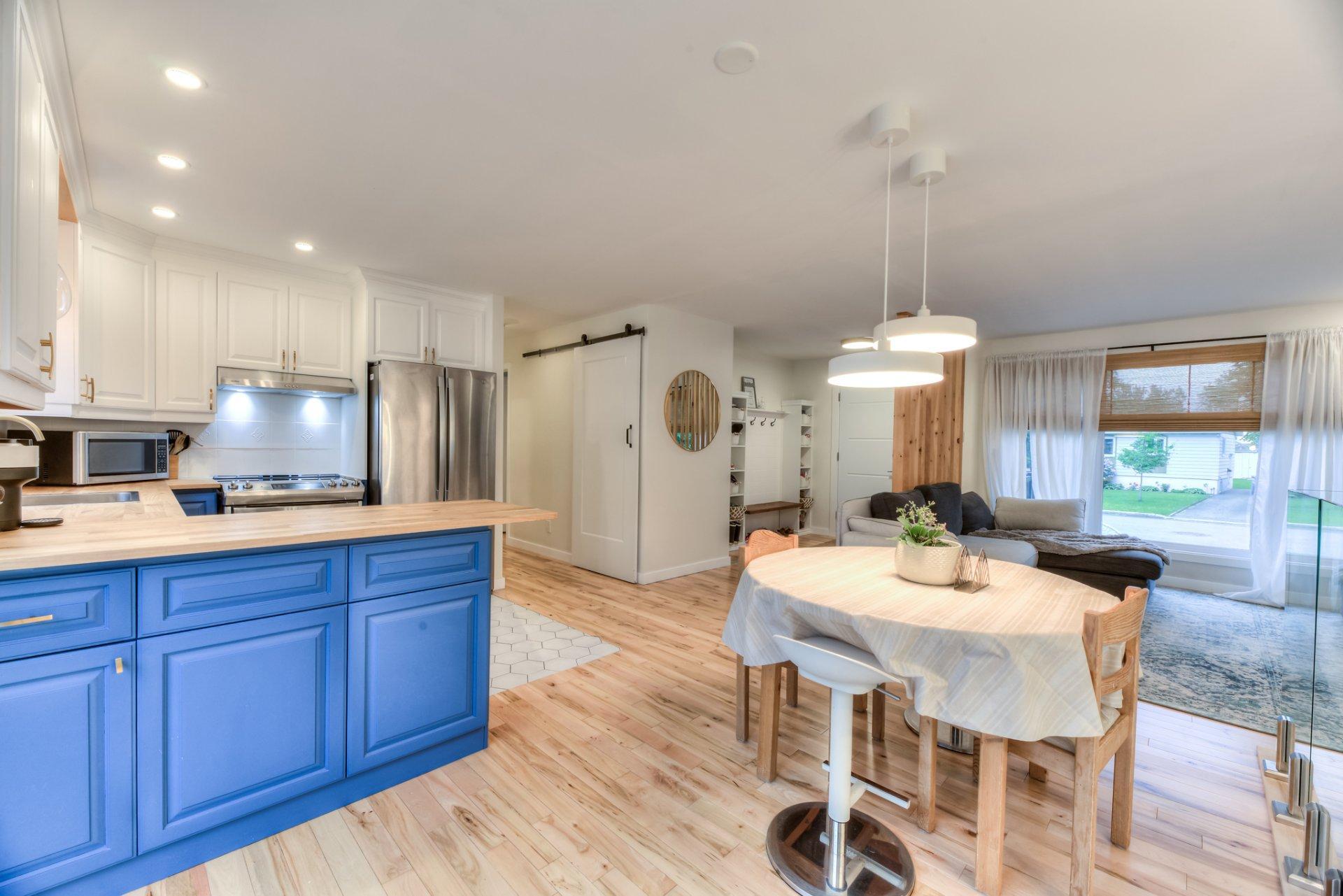 









195


Rue Lemonde

,
Laval (Sainte-Rose),




QC
H7L1T8

